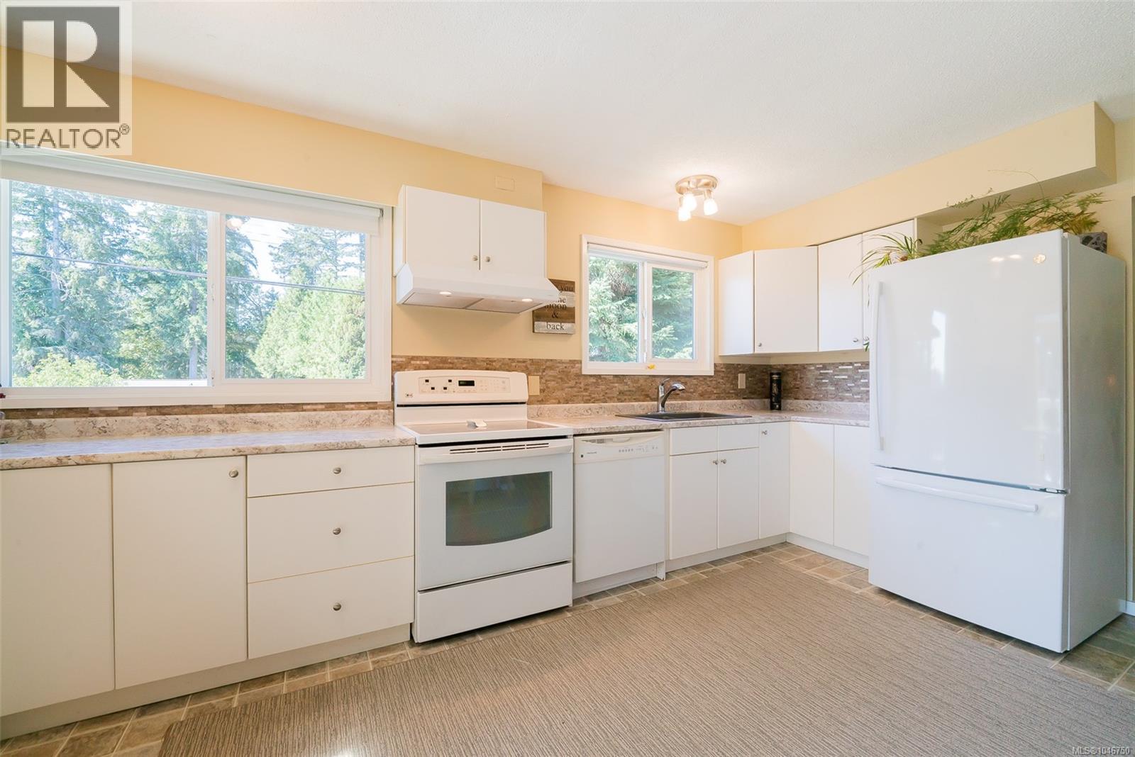3362 Uplands Dr - Image 6