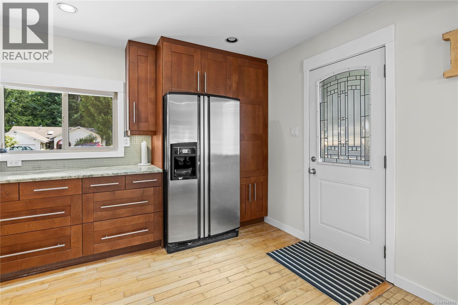 5567 Ventura Dr - Image 11