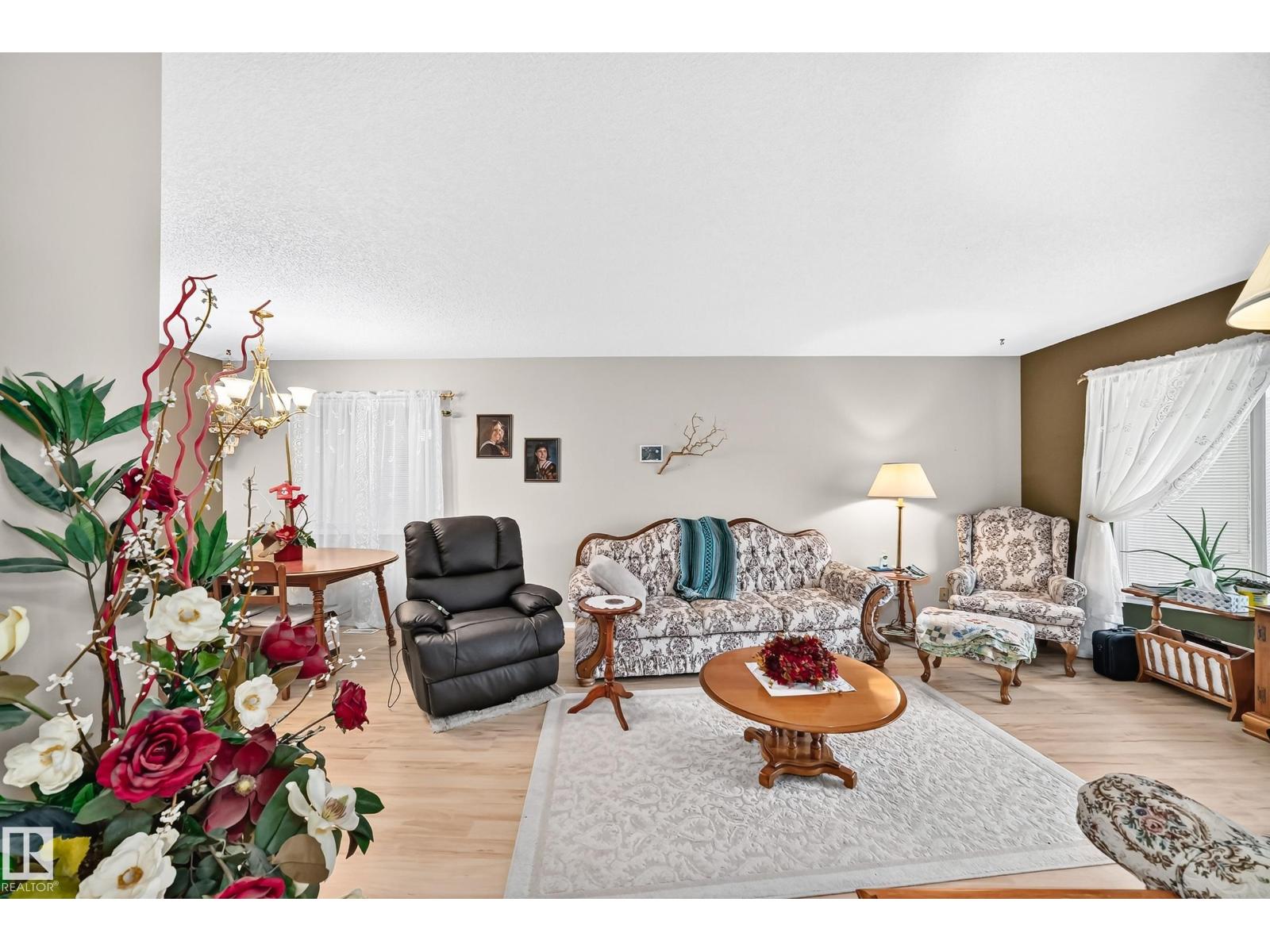 4319 27 ST NW, Larkspur, Edmonton photo 2