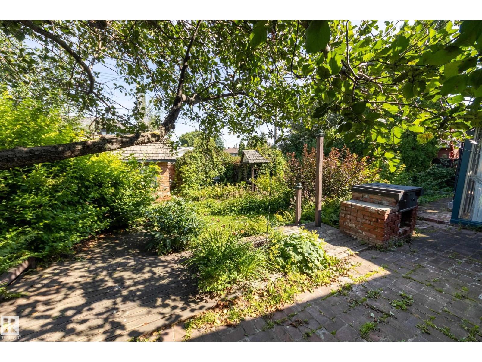 4716 109 Avenue NW - Photo 44
