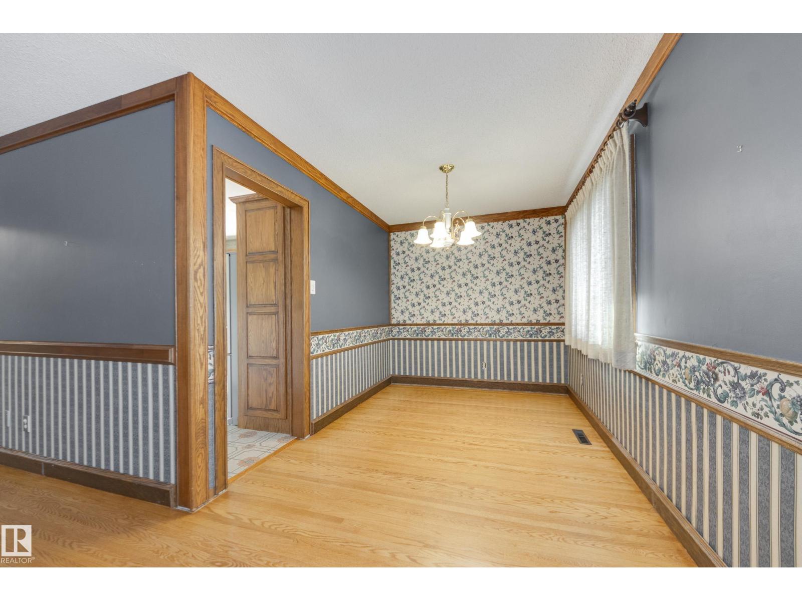 4716 109 AV NW - 10
