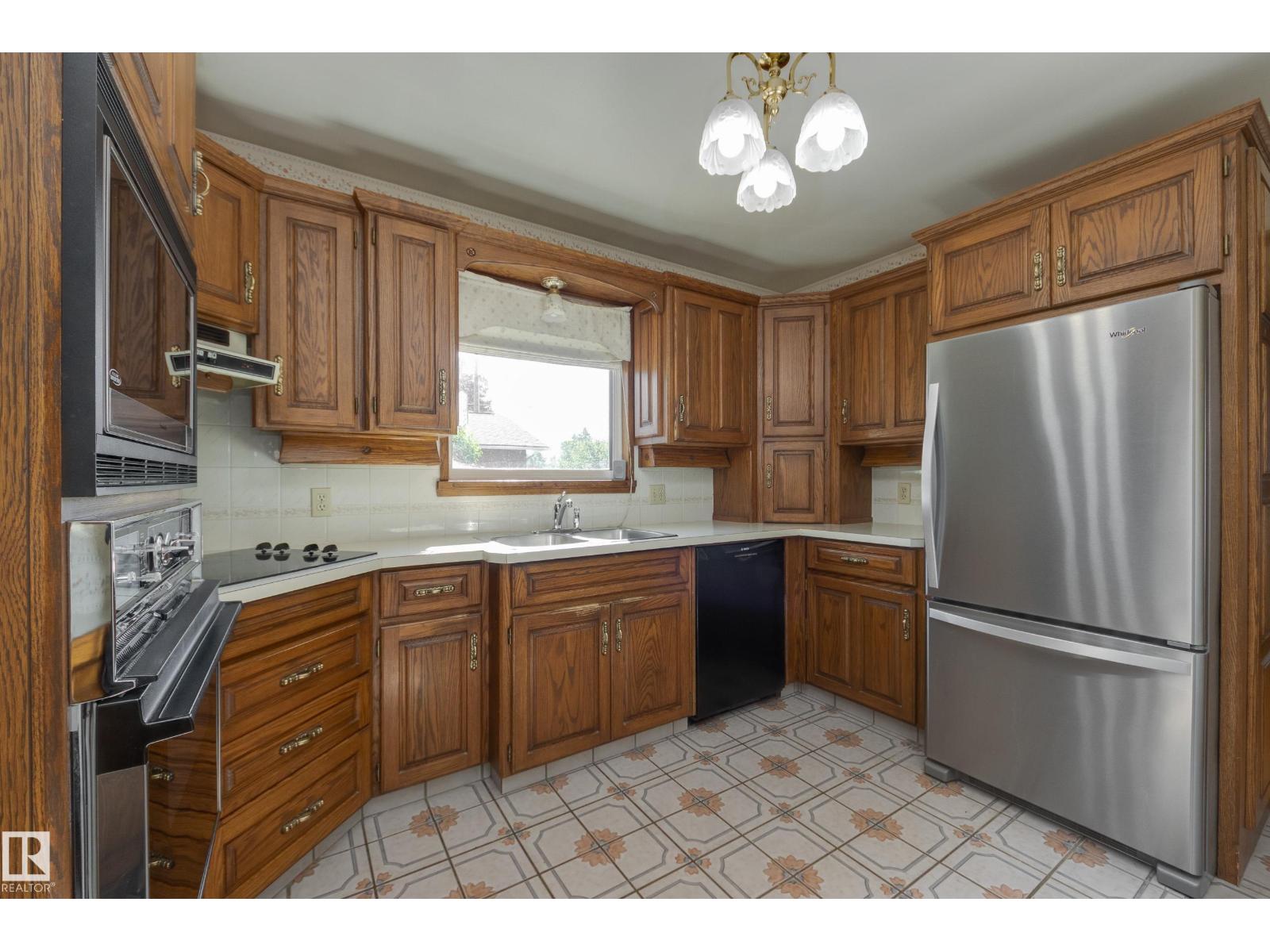 4716 109 AV NW - 13