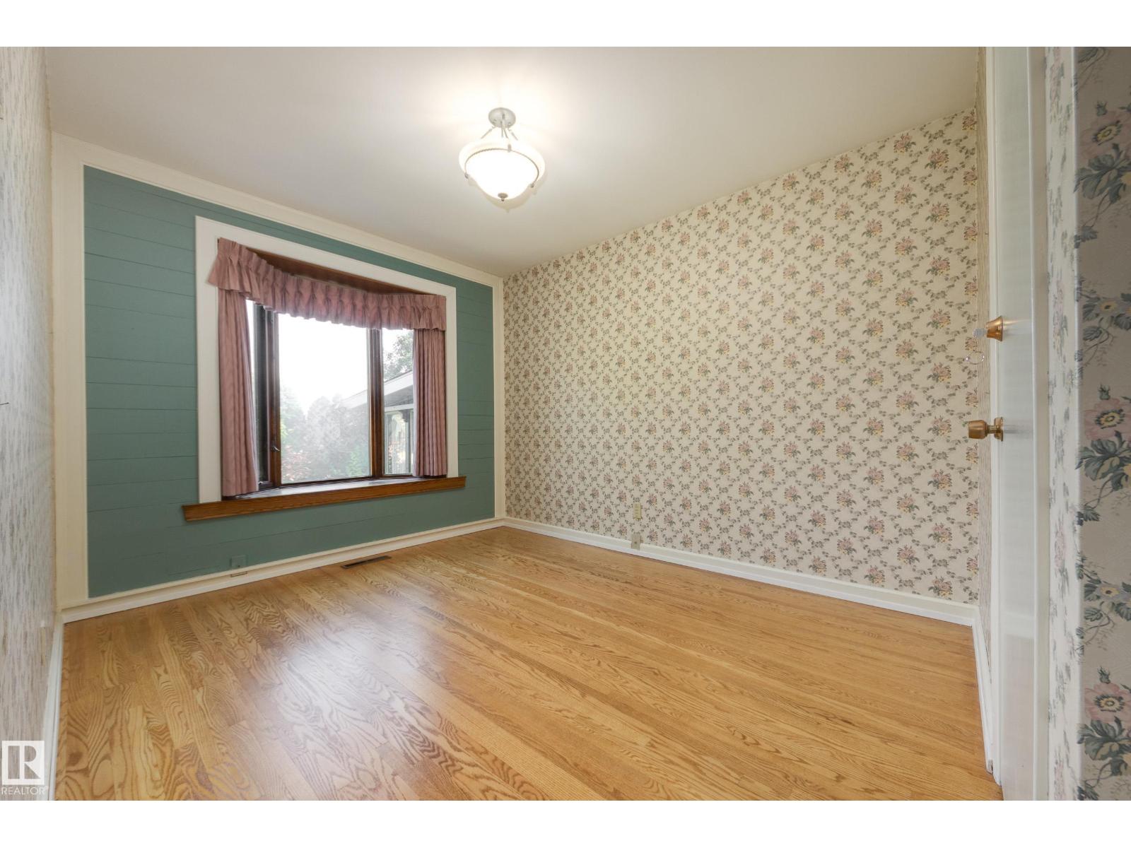 4716 109 Avenue NW - Photo 17
