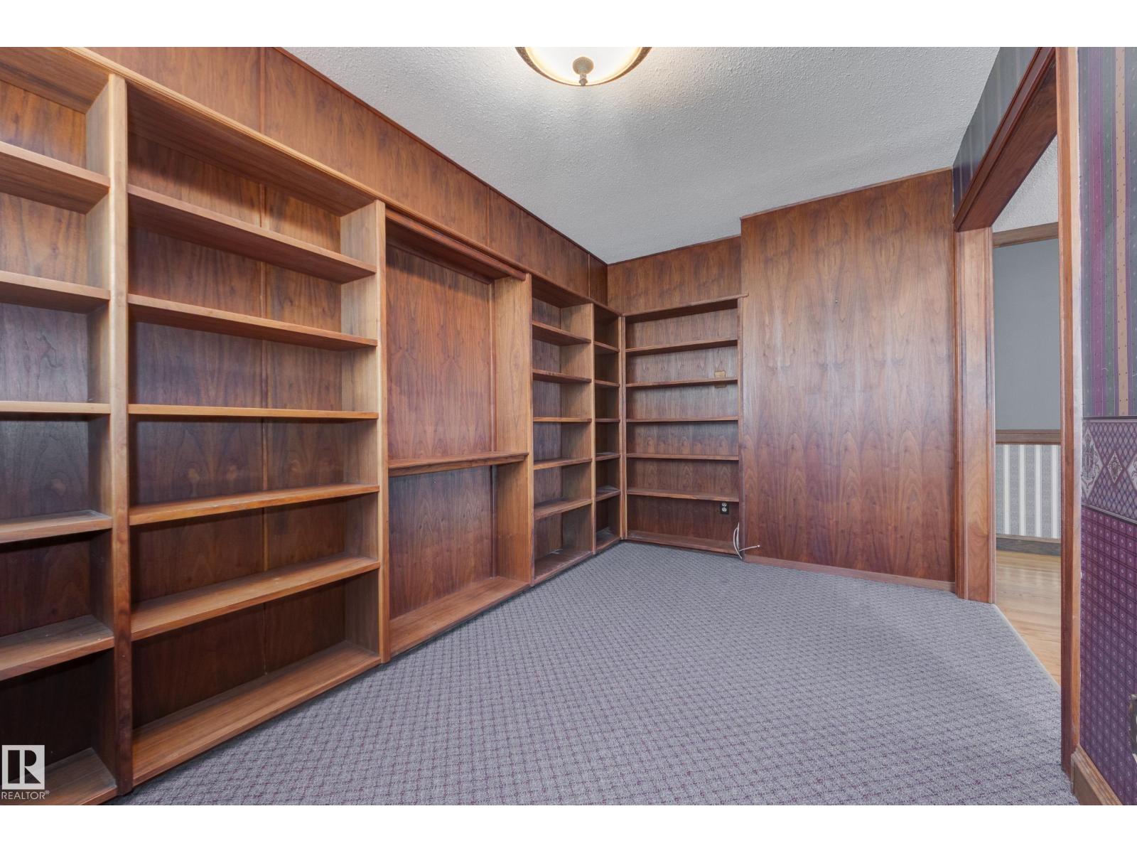 4716 109 AV NW - 8