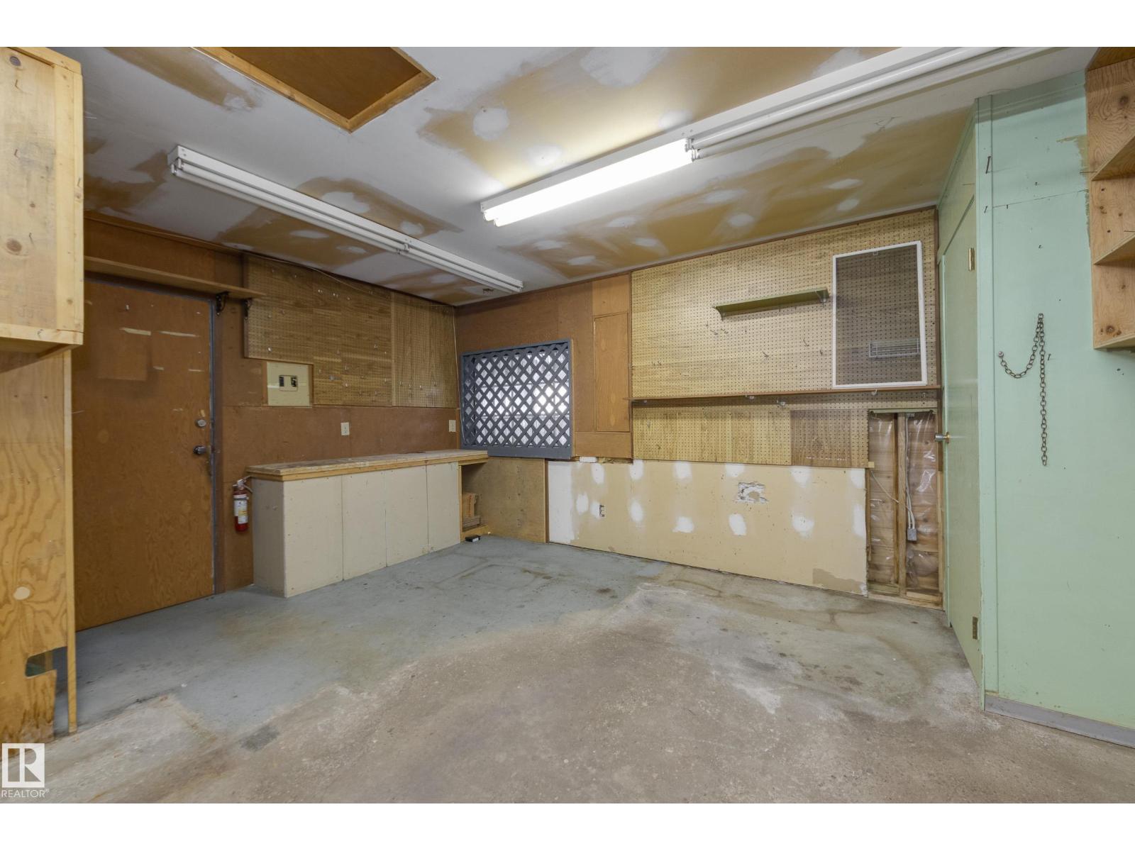 4716 109 Avenue NW - Photo 35