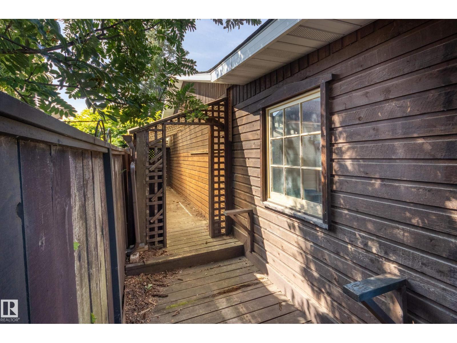 4716 109 Avenue NW - Photo 40