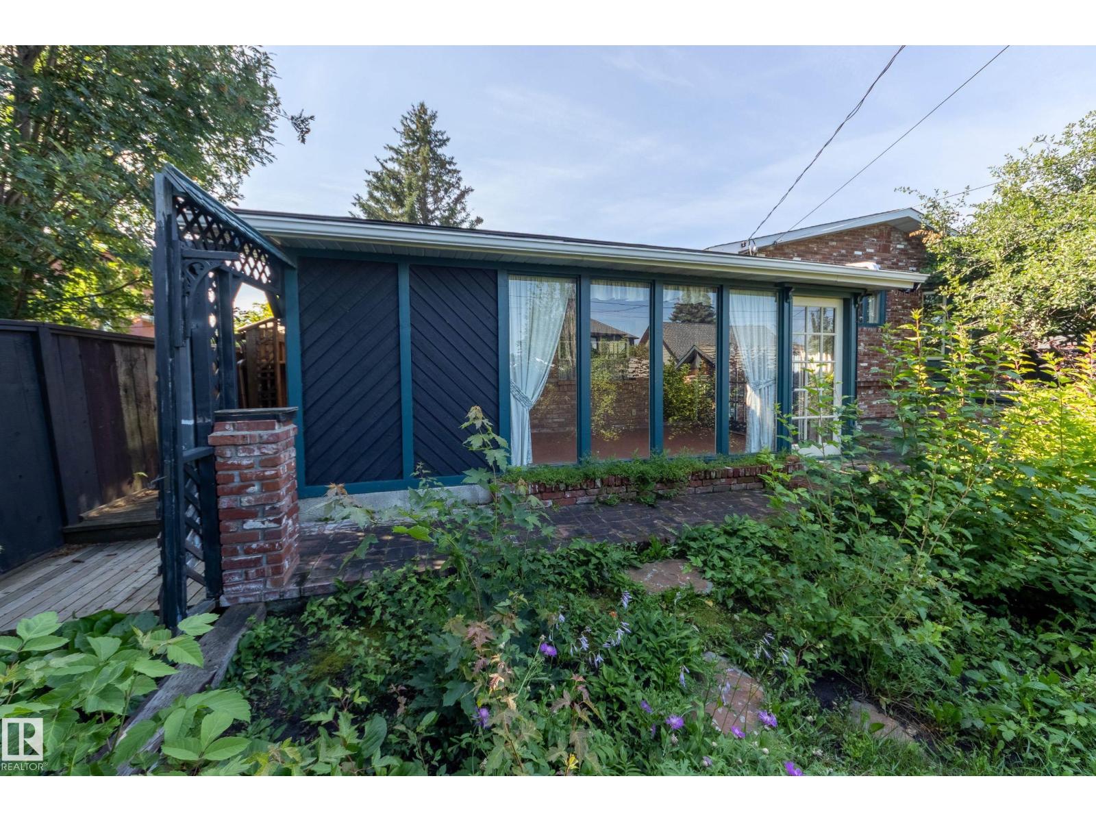 4716 109 Avenue NW - Photo 41