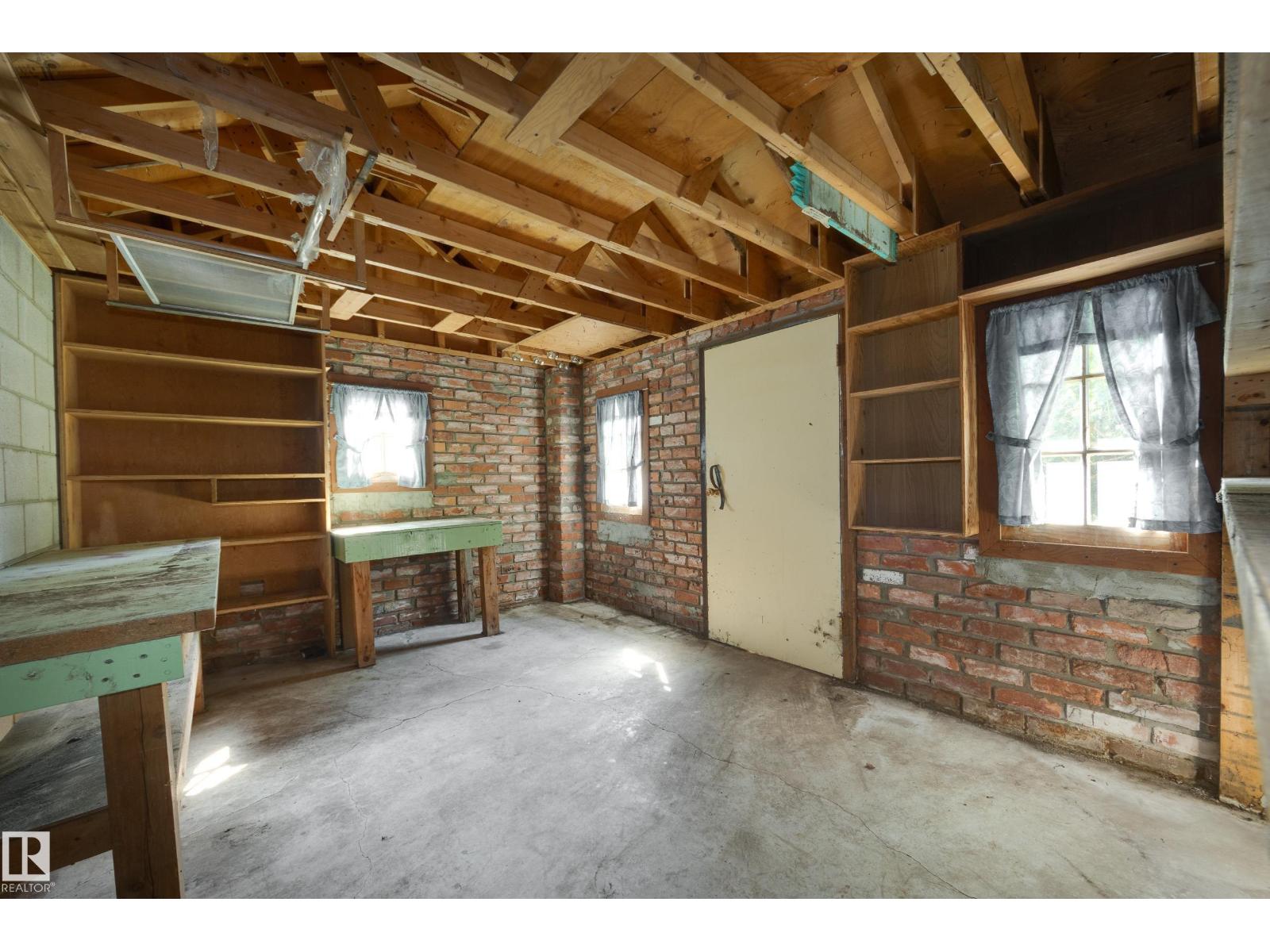 4716 109 Avenue NW - Photo 48