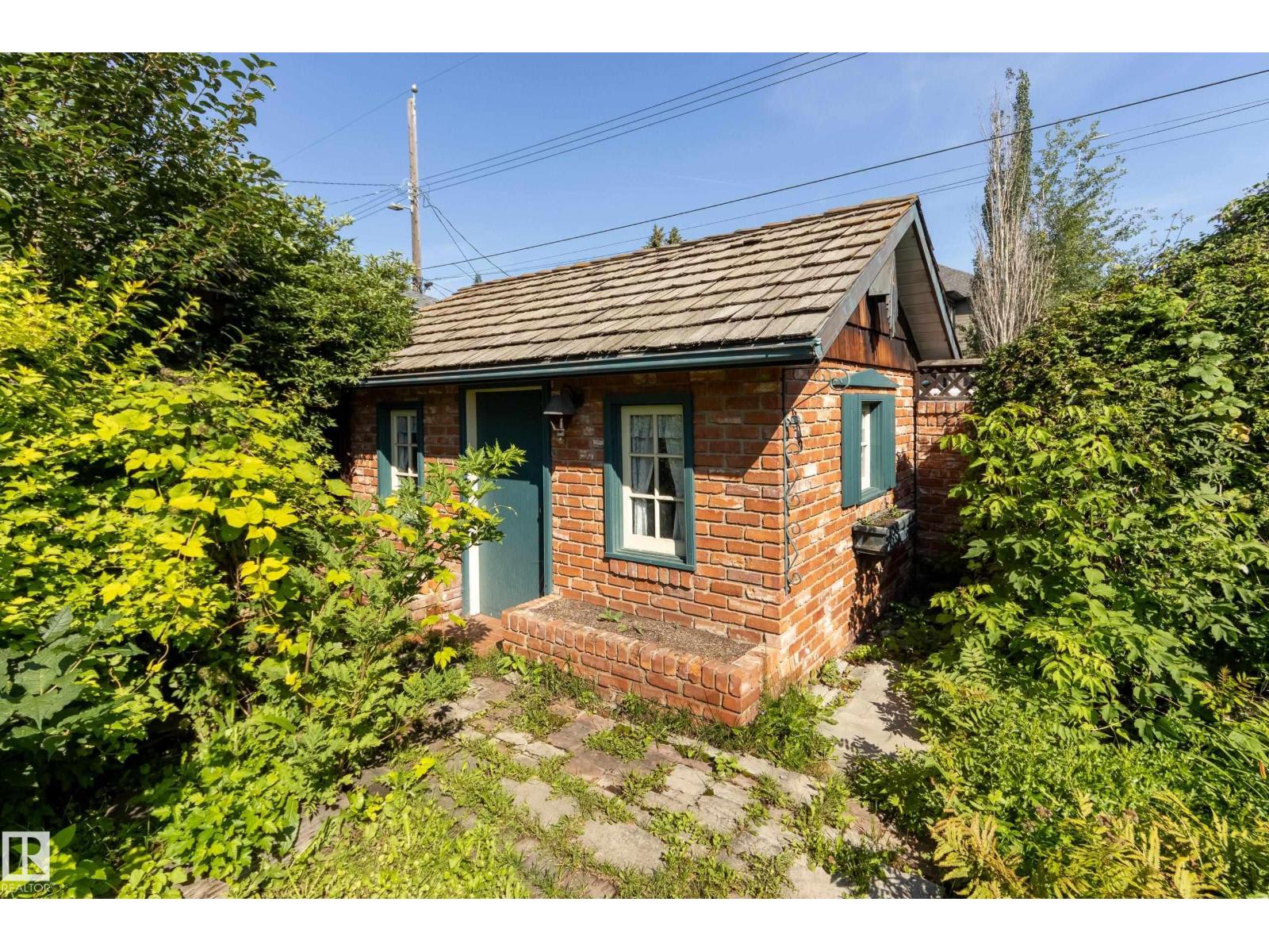4716 109 Avenue NW - Photo 47