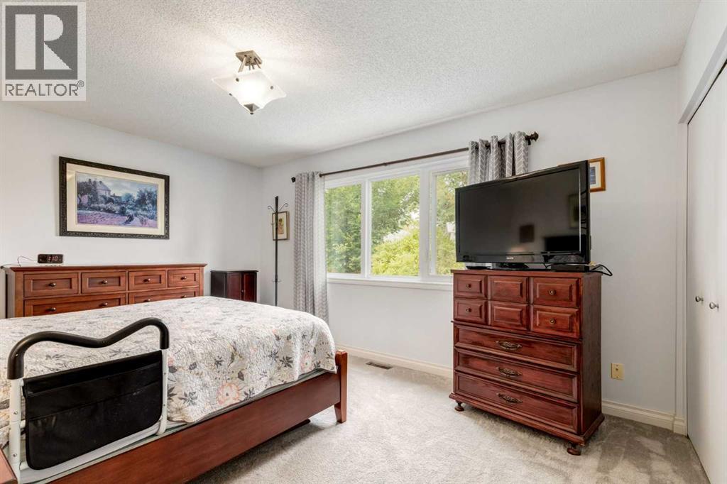 15 Sunrise Crescent SE - Image 17