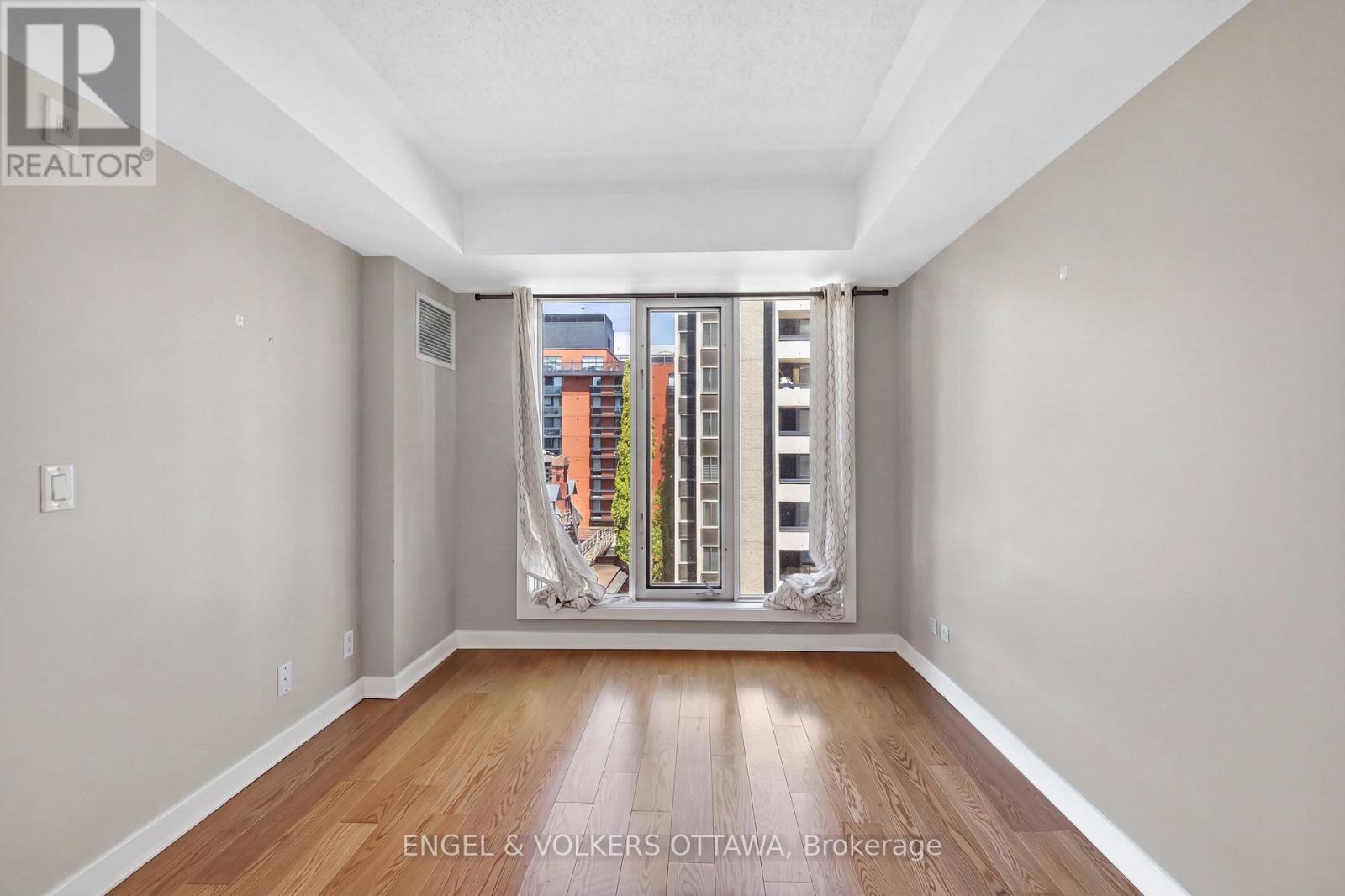 #604 138 SOMERSET STREET W - 27