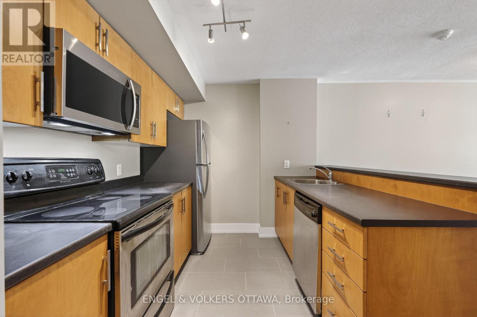 #604 138 SOMERSET STREET W - 6