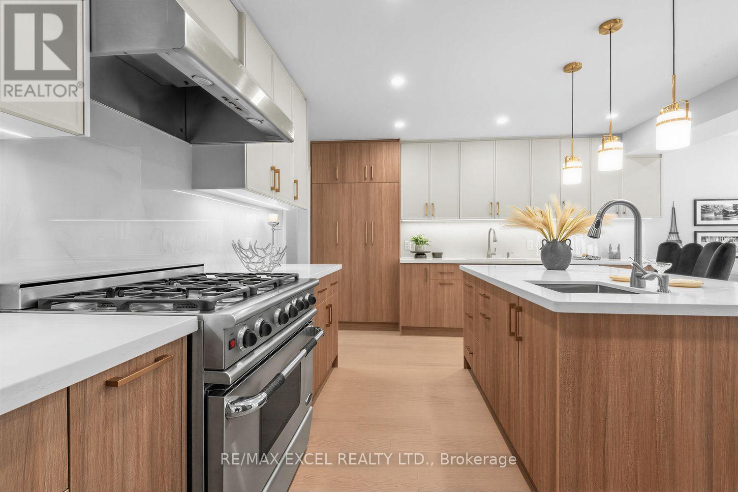 28 ROBINTER DRIVE - 10
