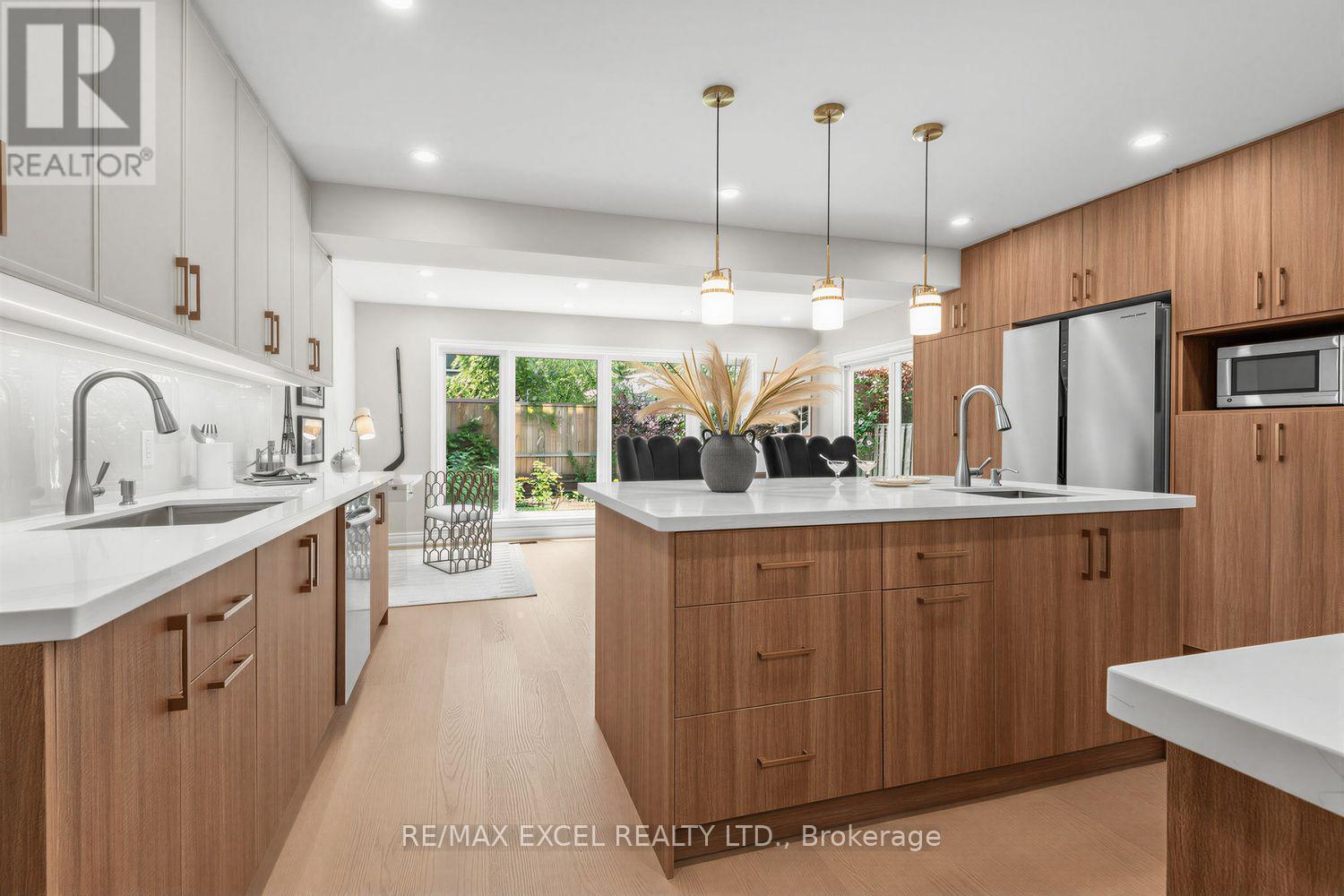 28 ROBINTER DRIVE - 11