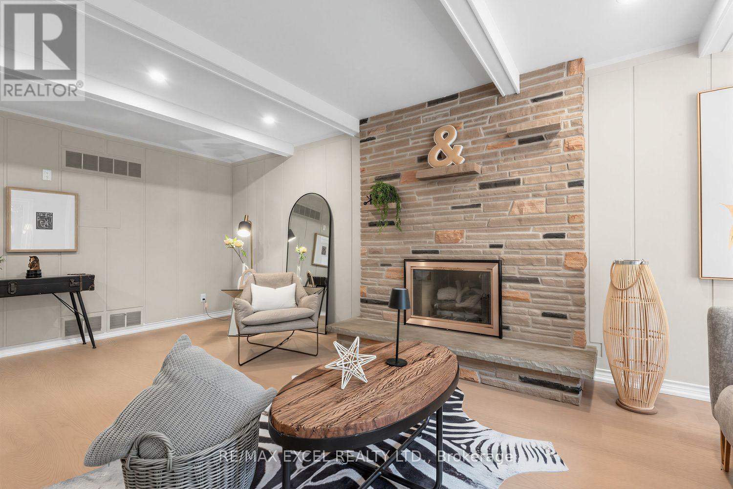 28 ROBINTER DRIVE - 18