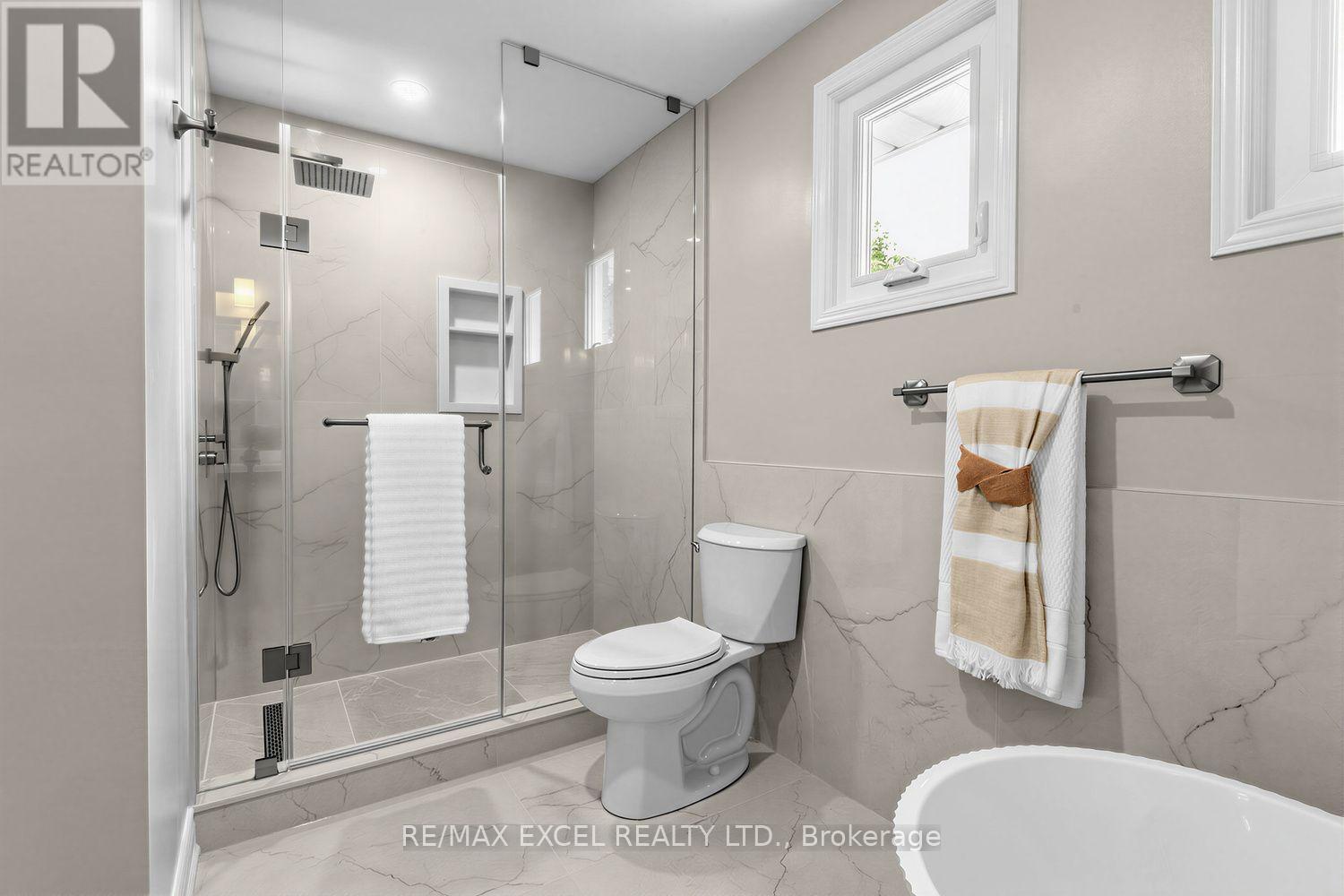 28 ROBINTER DRIVE - 25