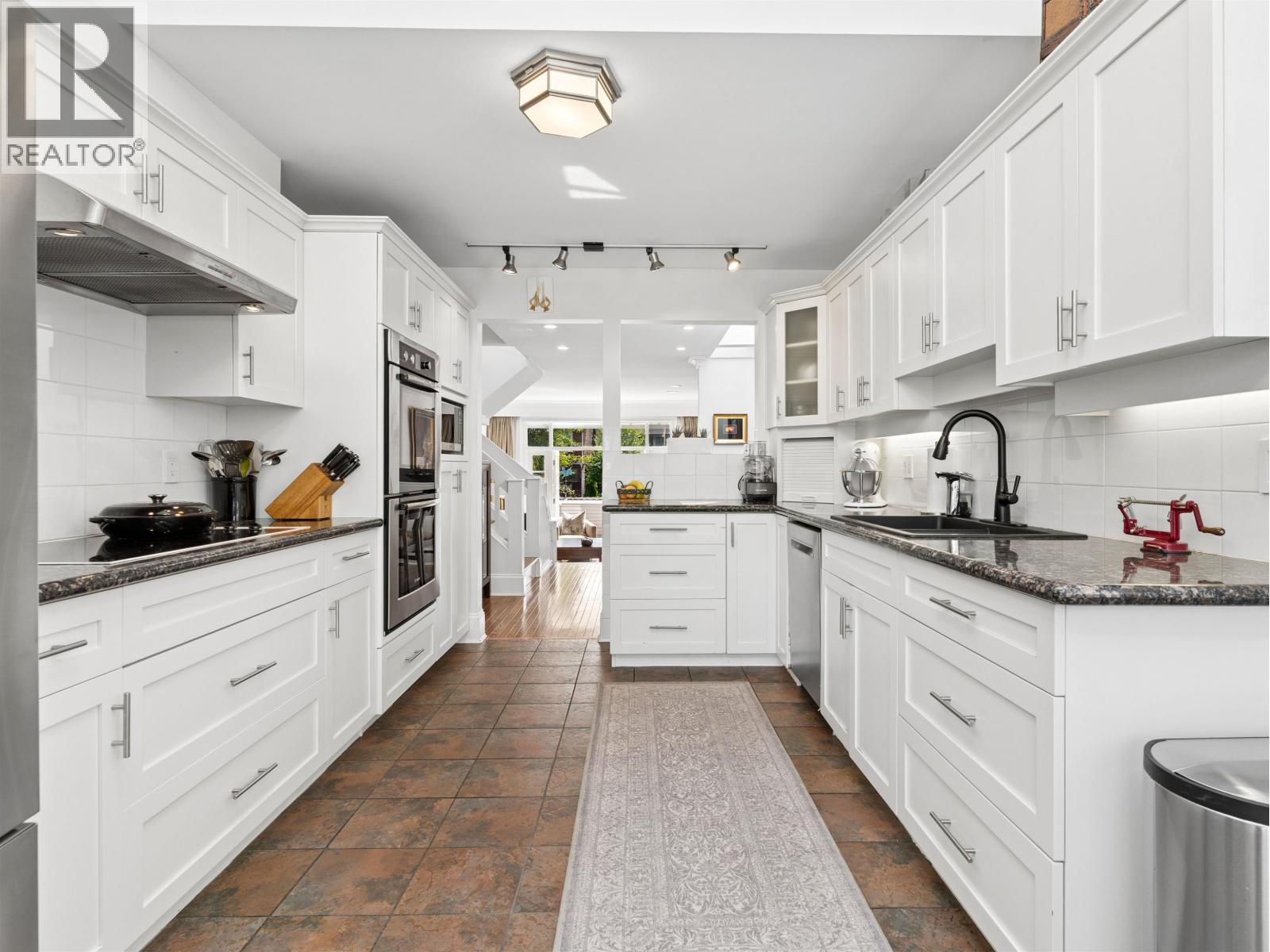 2760 W 2ND AVENUE, Vancouver