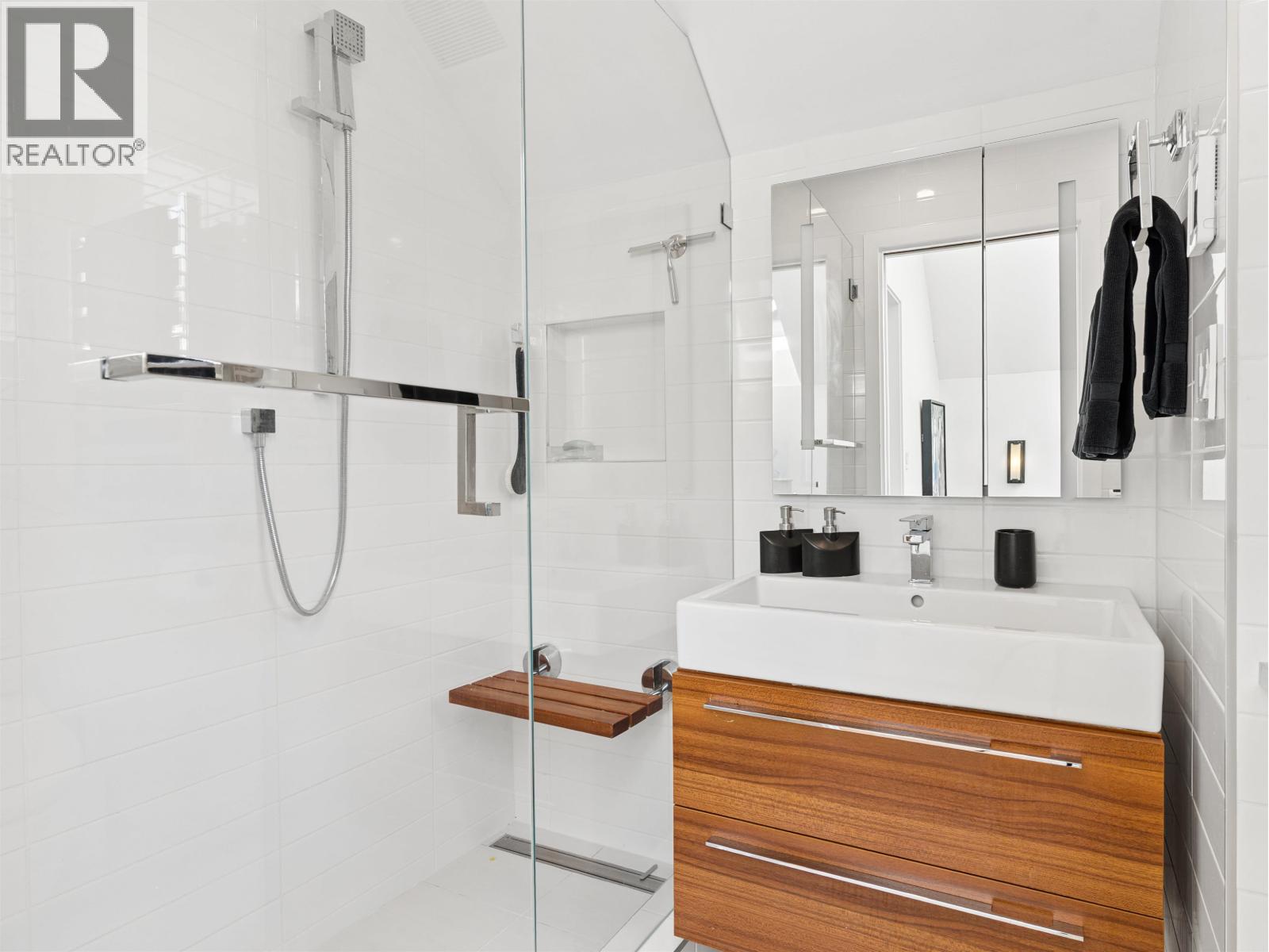 2760 W 2ND AVENUE, Vancouver