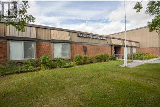 2603 60 Street NE - 27