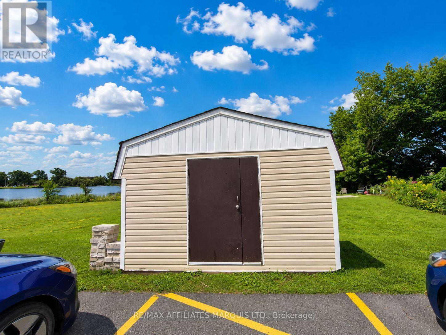 #302 220 KENYON STREET W - 31