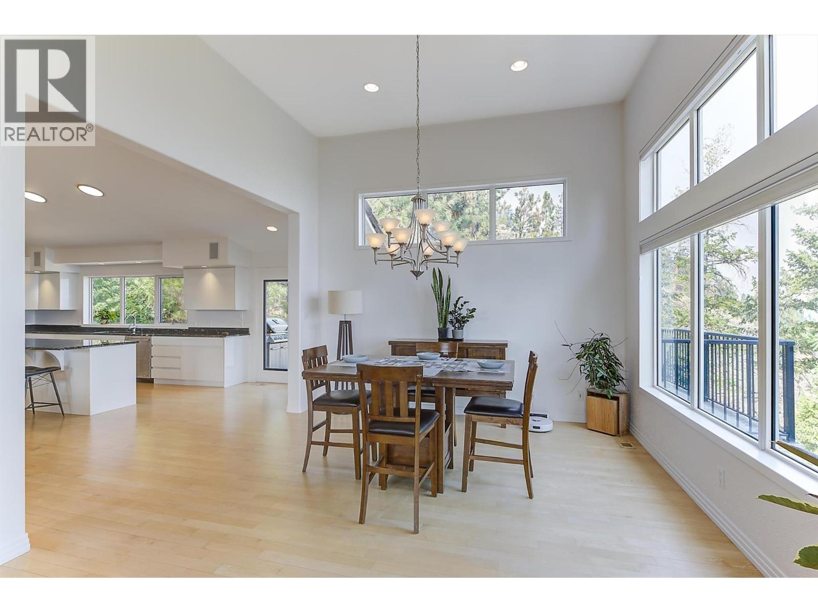 2296 Lillooet Crescent - 10
