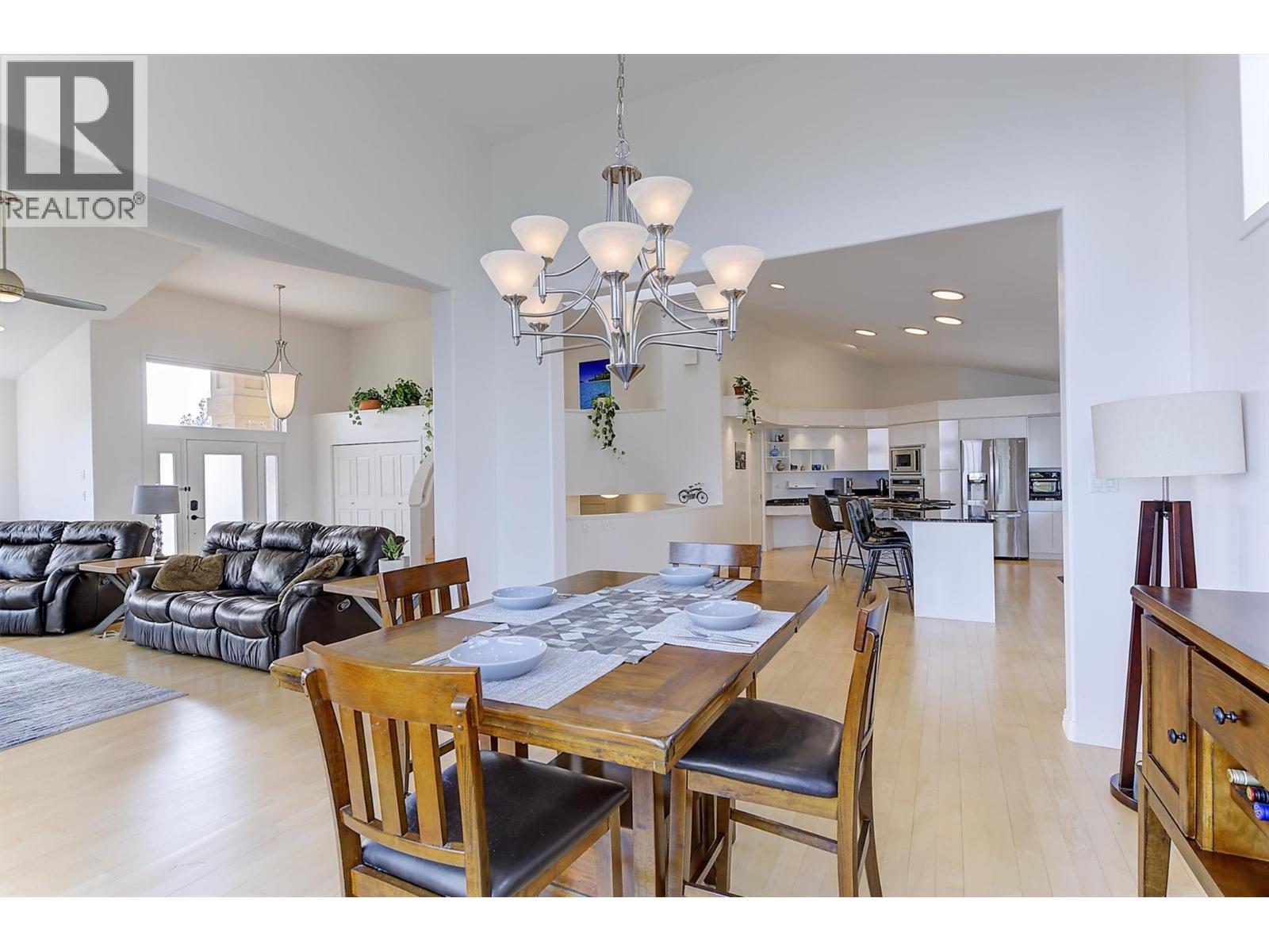 2296 Lillooet Crescent - 11