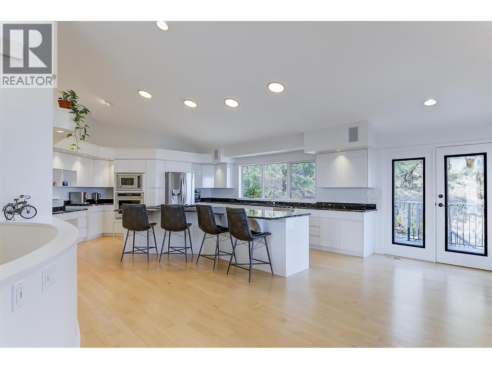 2296 Lillooet Crescent, Kelowna