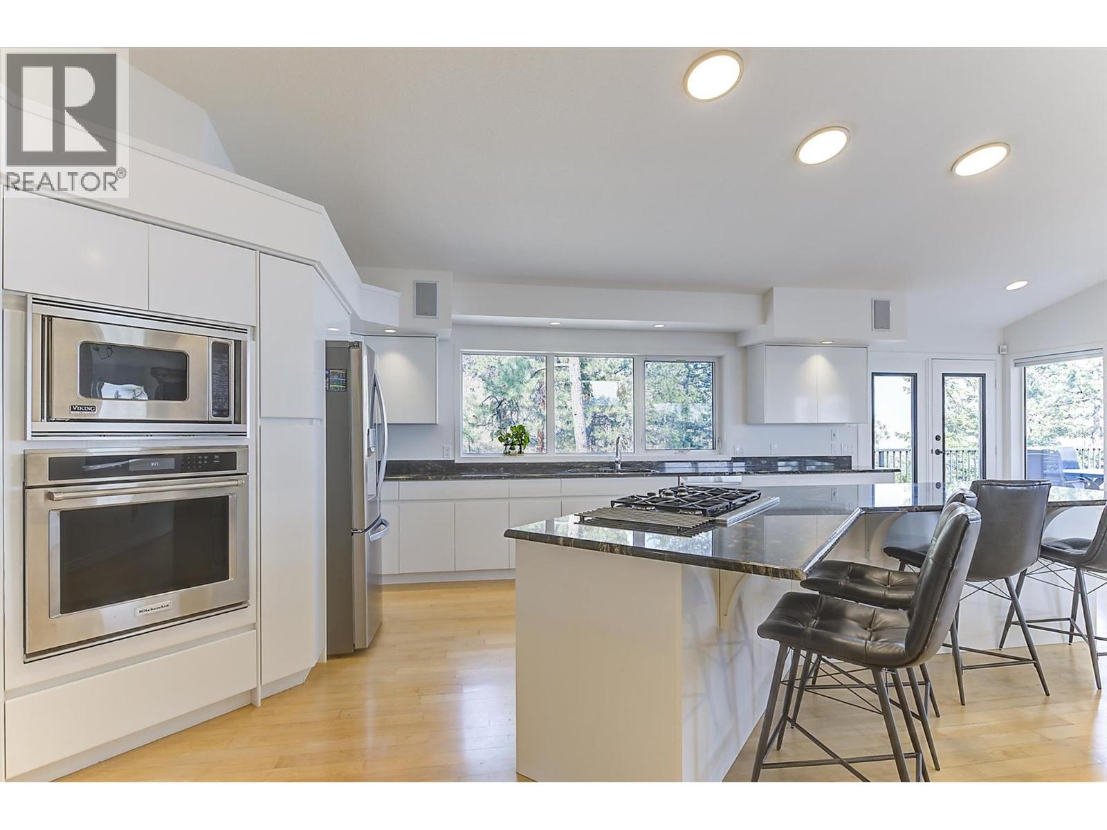 2296 Lillooet Crescent, Kelowna
