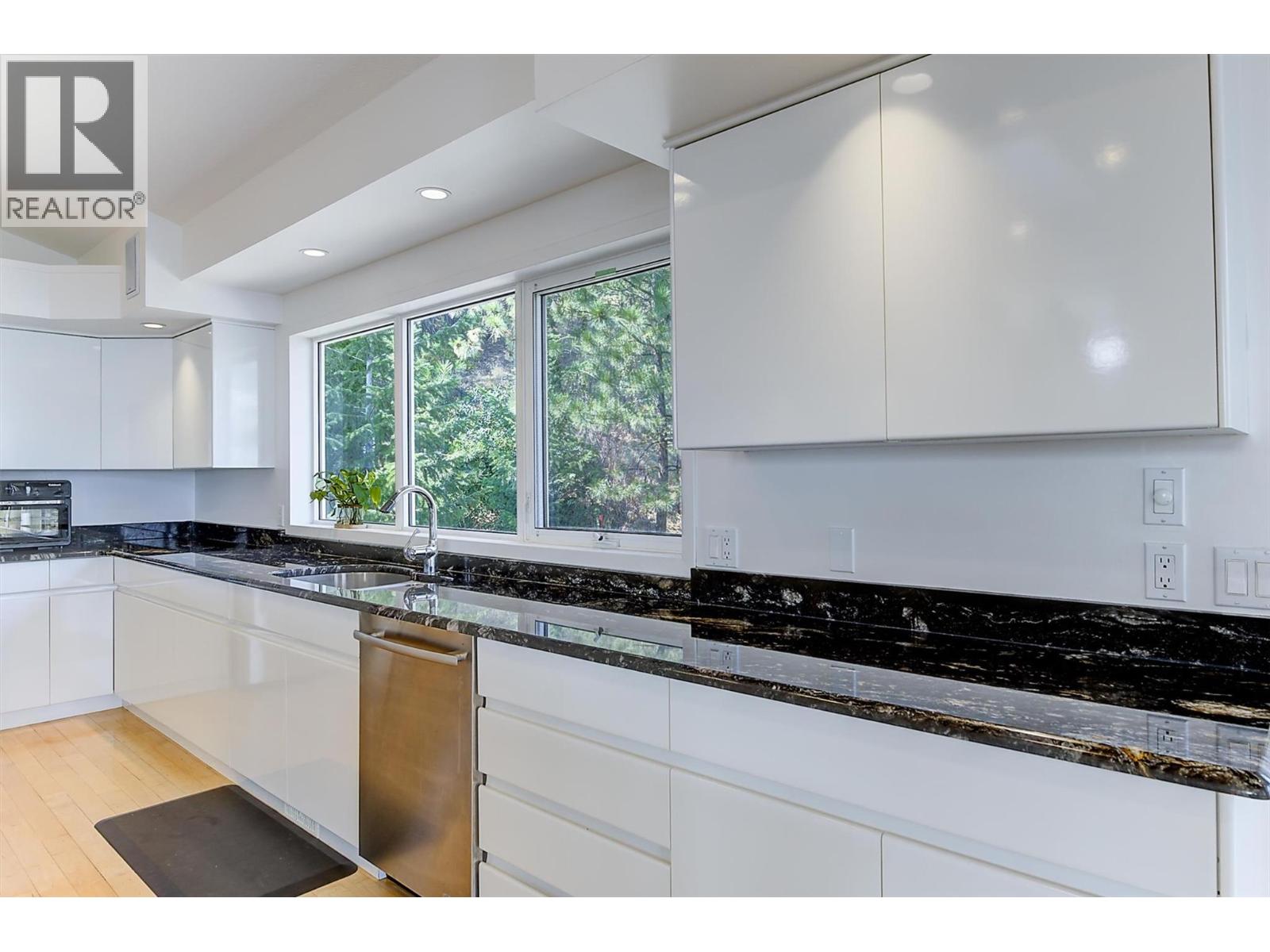 2296 Lillooet Crescent, Kelowna