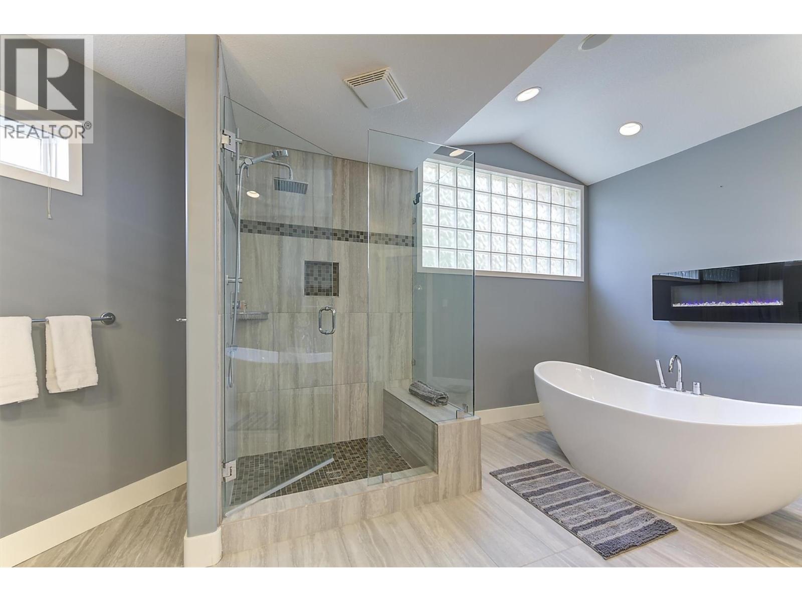 2296 Lillooet Crescent, Kelowna