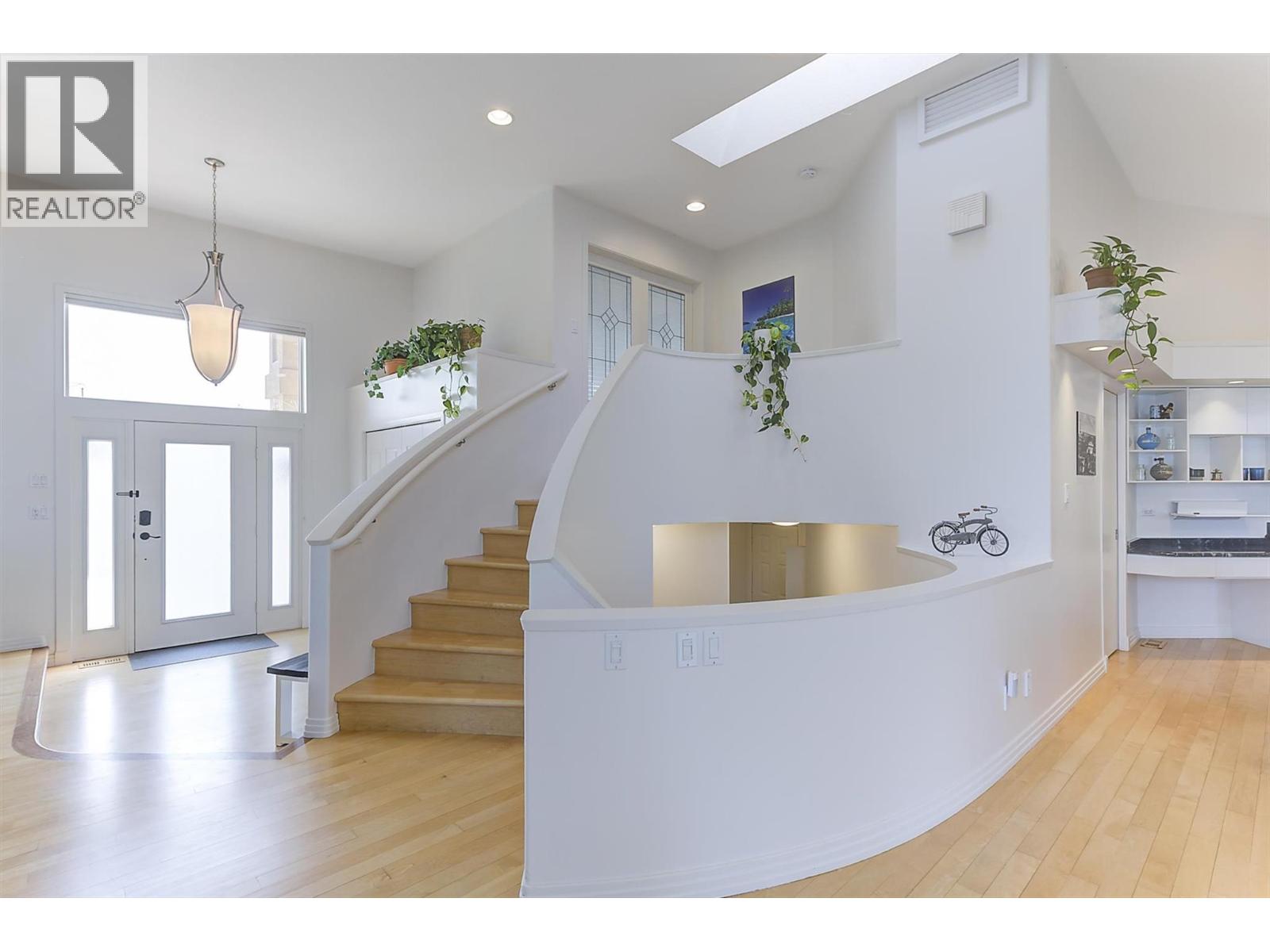 2296 Lillooet Crescent - 4