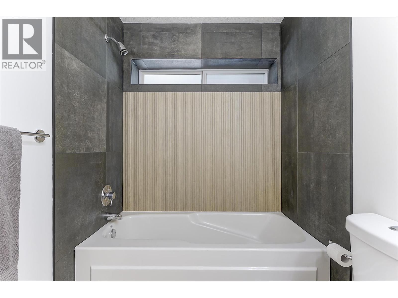 2296 Lillooet Crescent - 47