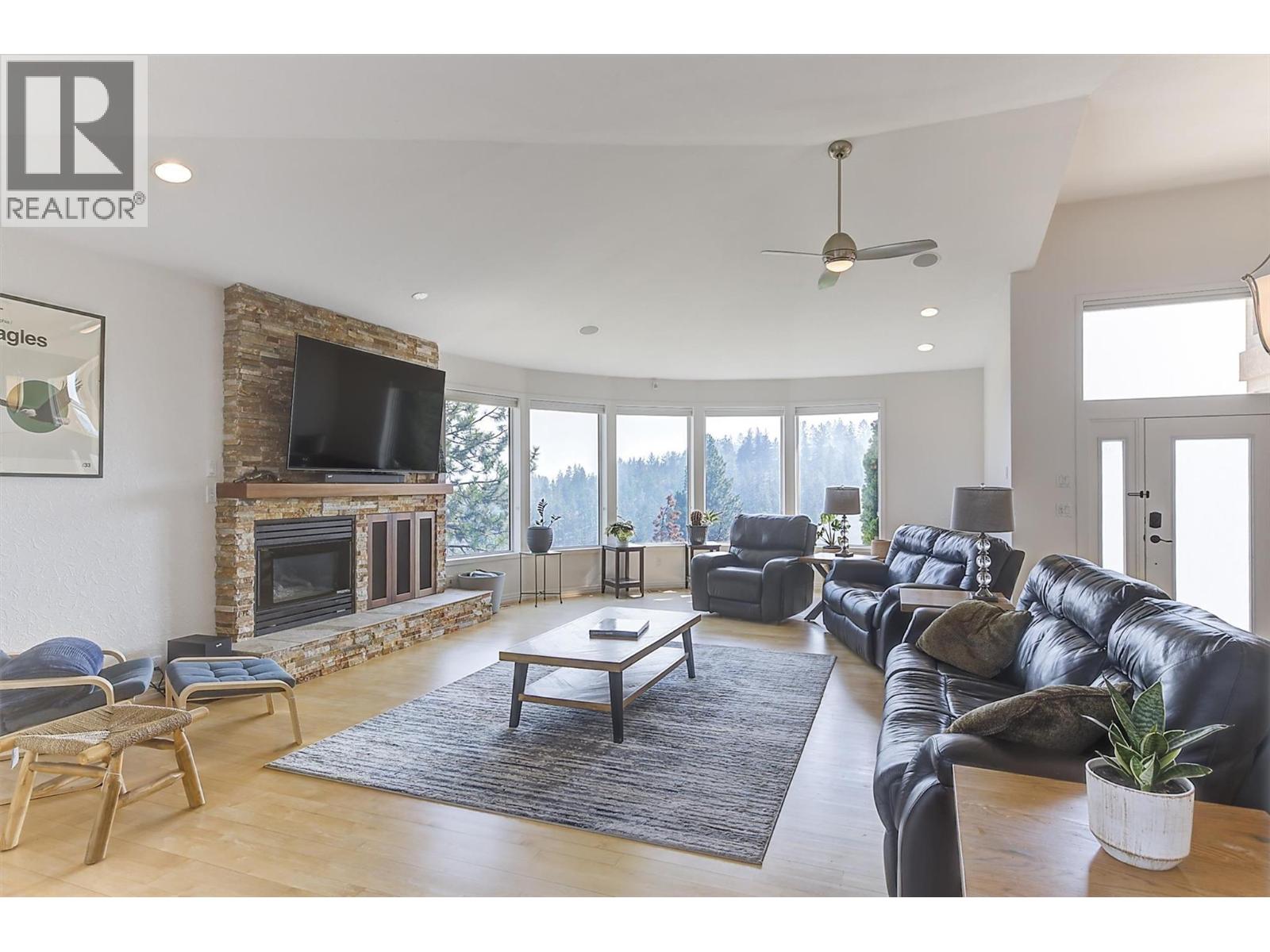 2296 Lillooet Crescent, Kelowna