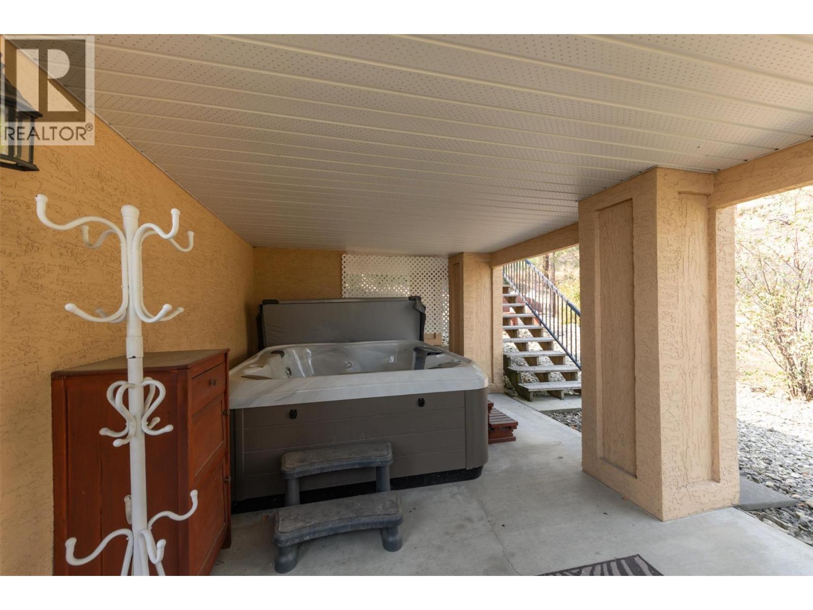 2296 Lillooet Crescent, Kelowna