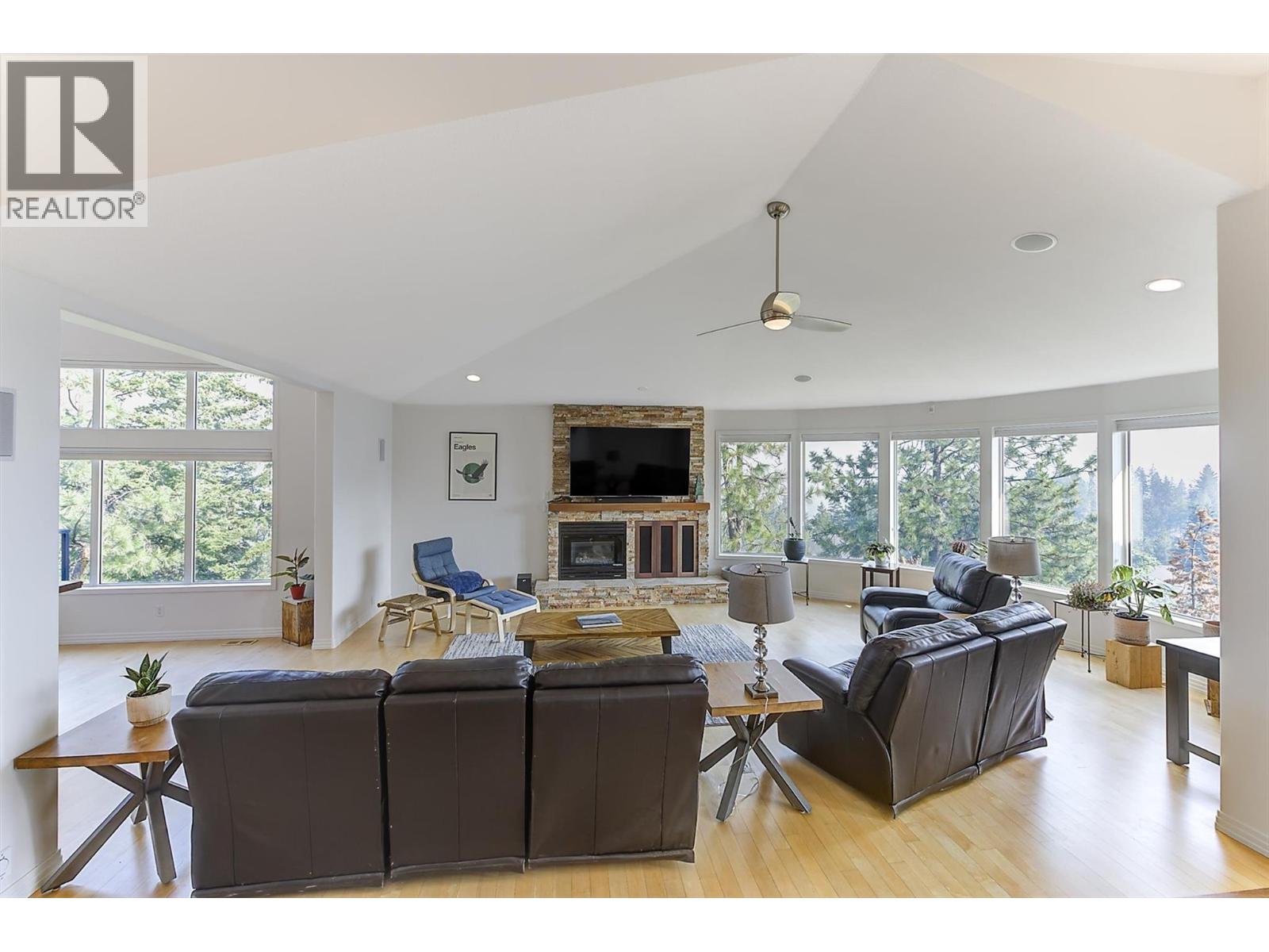 2296 Lillooet Crescent - 6
