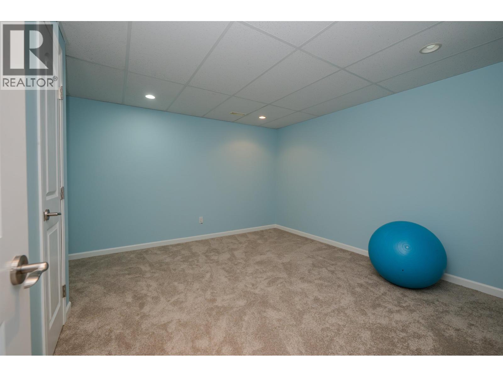 240 WESTRIDGE DRIVE - Image 18