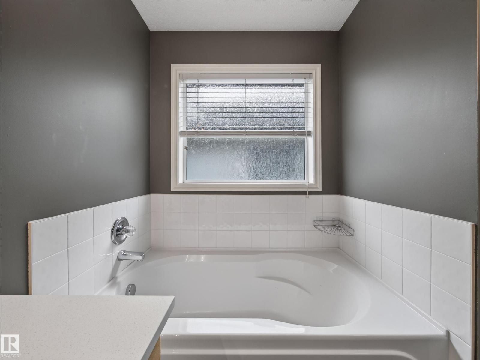 283 ASCOTT CR - Image 24