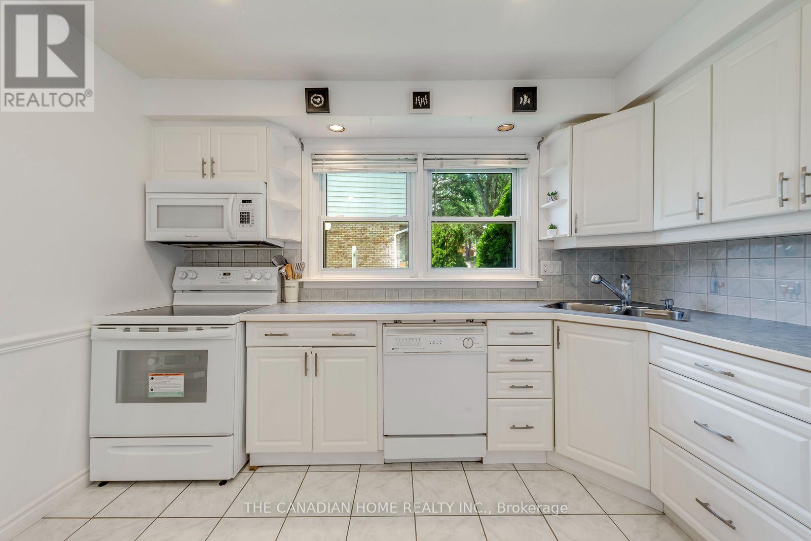 #3 2226 UPPER MIDDLE ROAD - 18