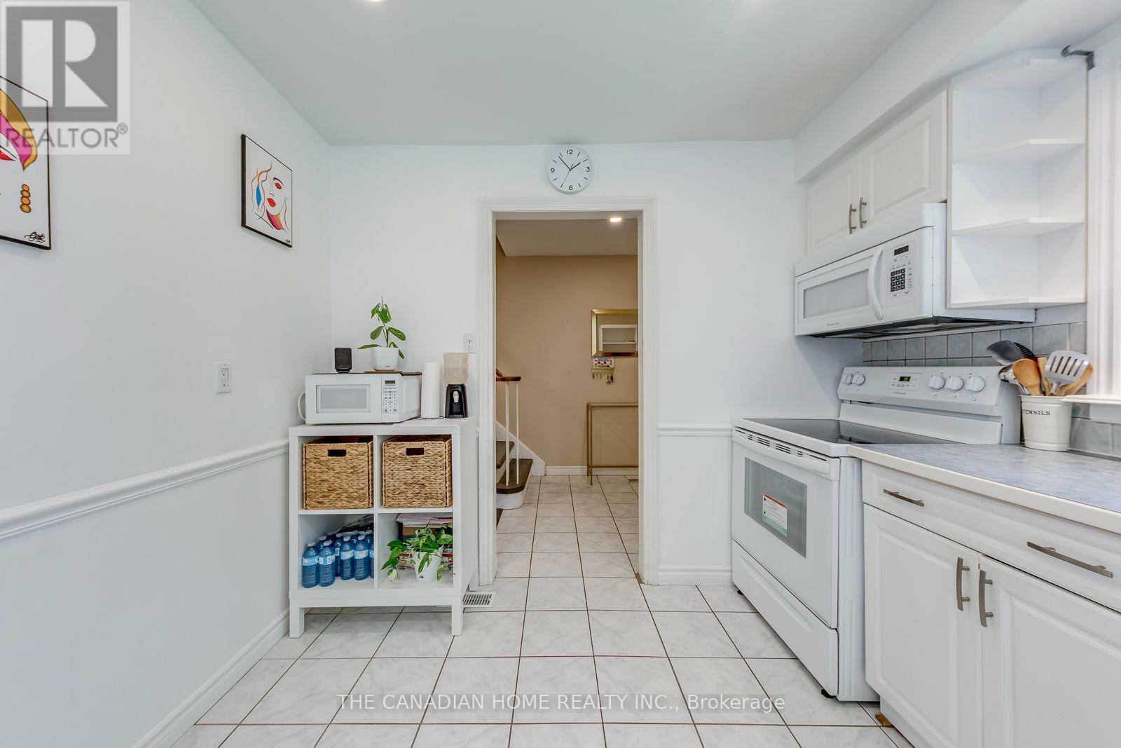 #3 2226 UPPER MIDDLE ROAD - 19