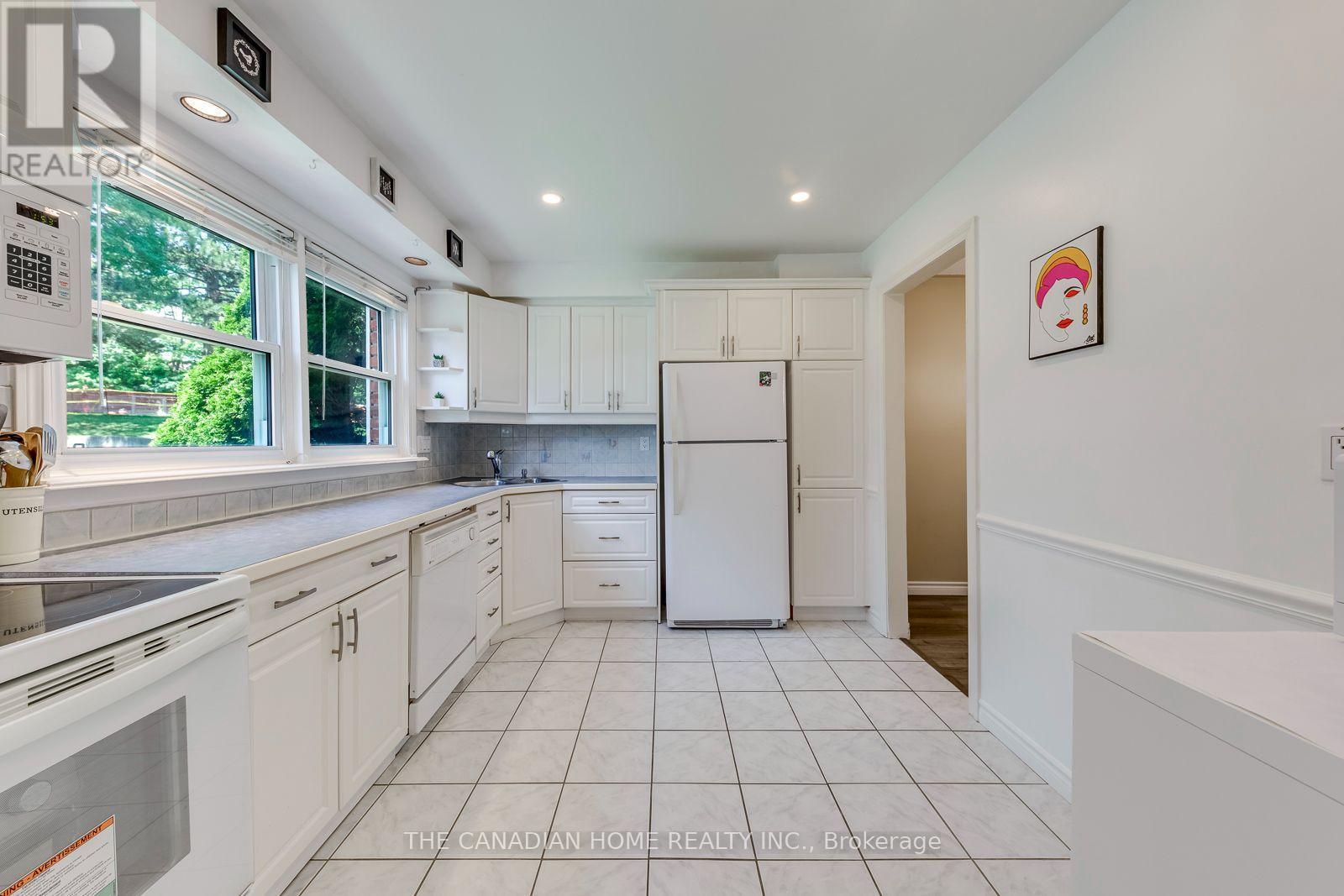 #3 2226 UPPER MIDDLE ROAD - 21
