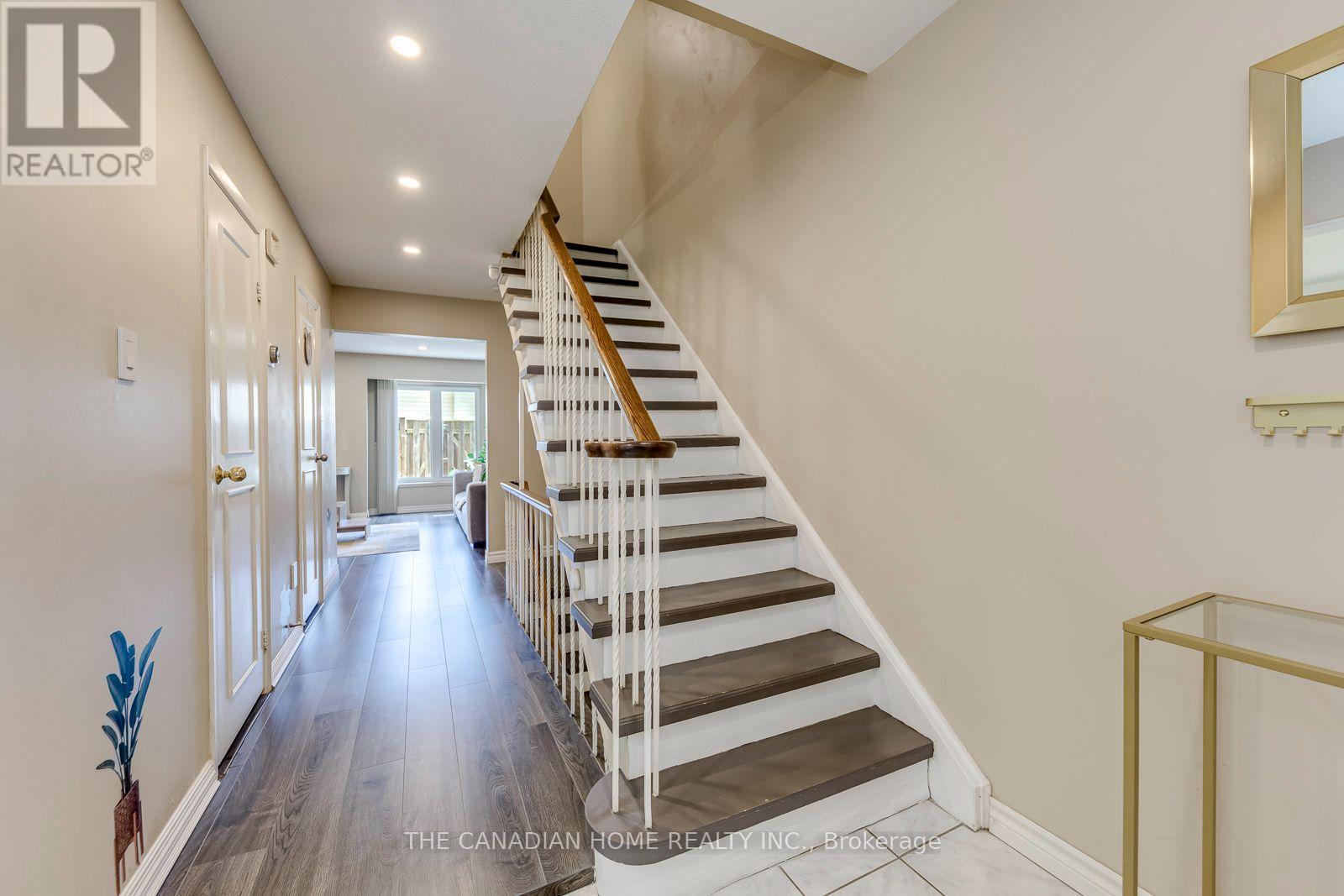 #3 2226 UPPER MIDDLE ROAD - 25