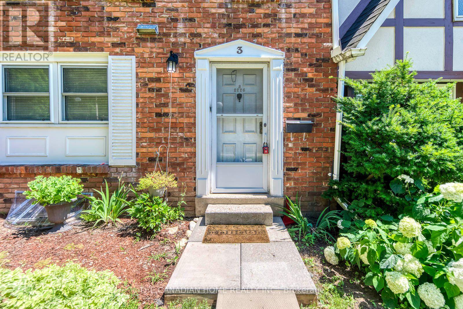#3 2226 UPPER MIDDLE ROAD - 3