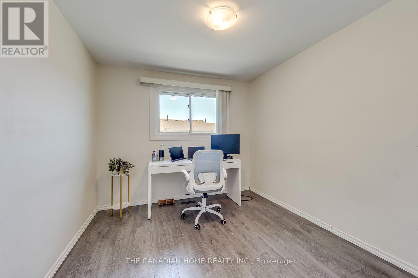 #3 2226 UPPER MIDDLE ROAD - 32