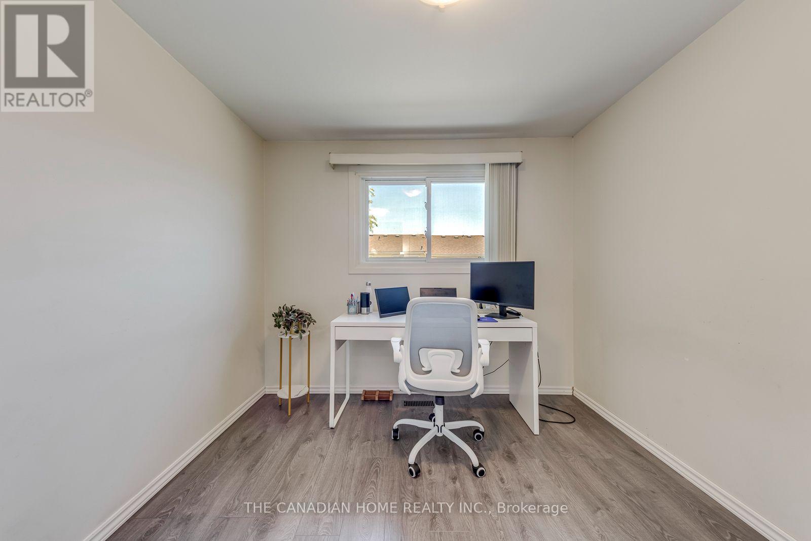 #3 2226 UPPER MIDDLE ROAD - 33