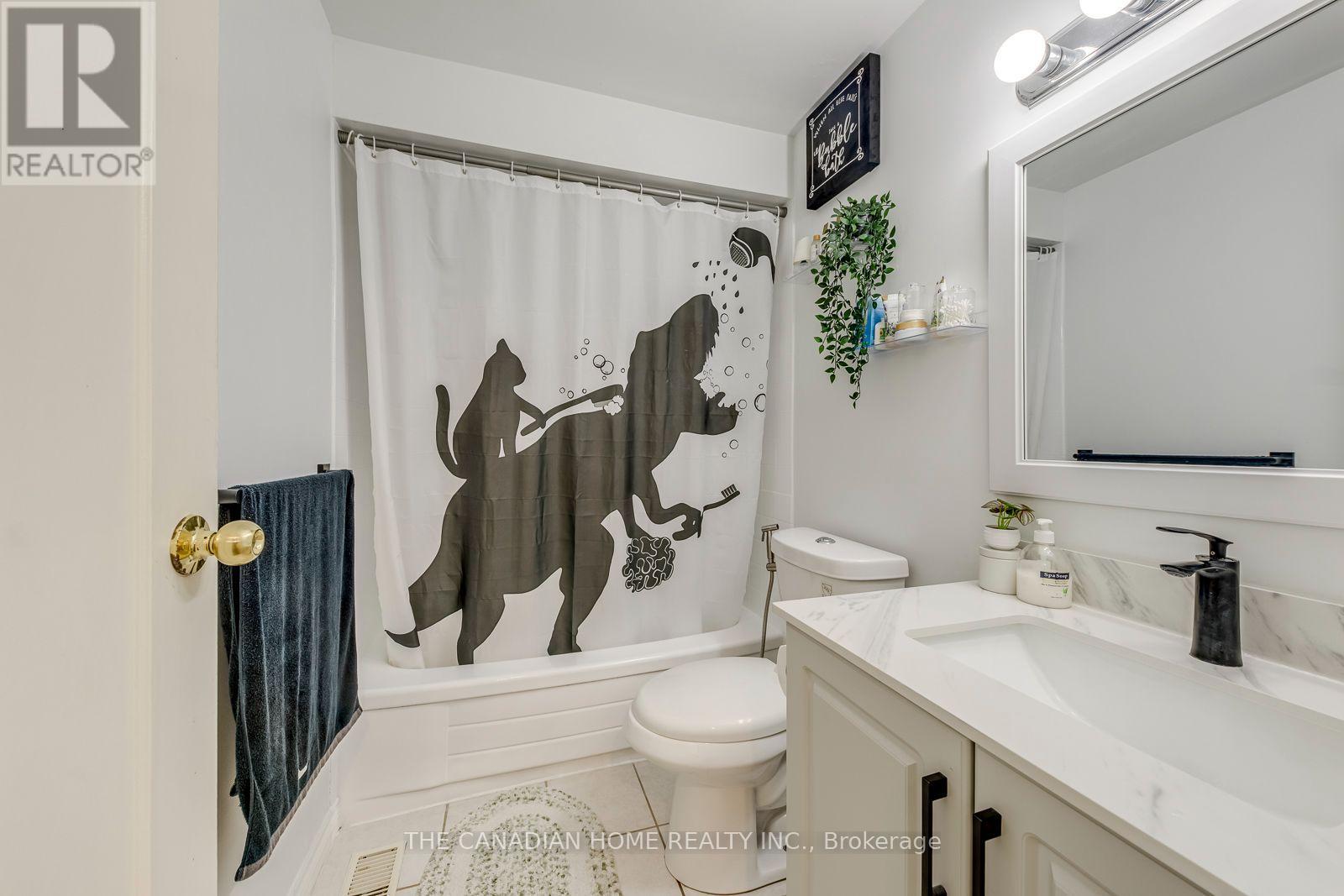 #3 2226 UPPER MIDDLE ROAD - 34