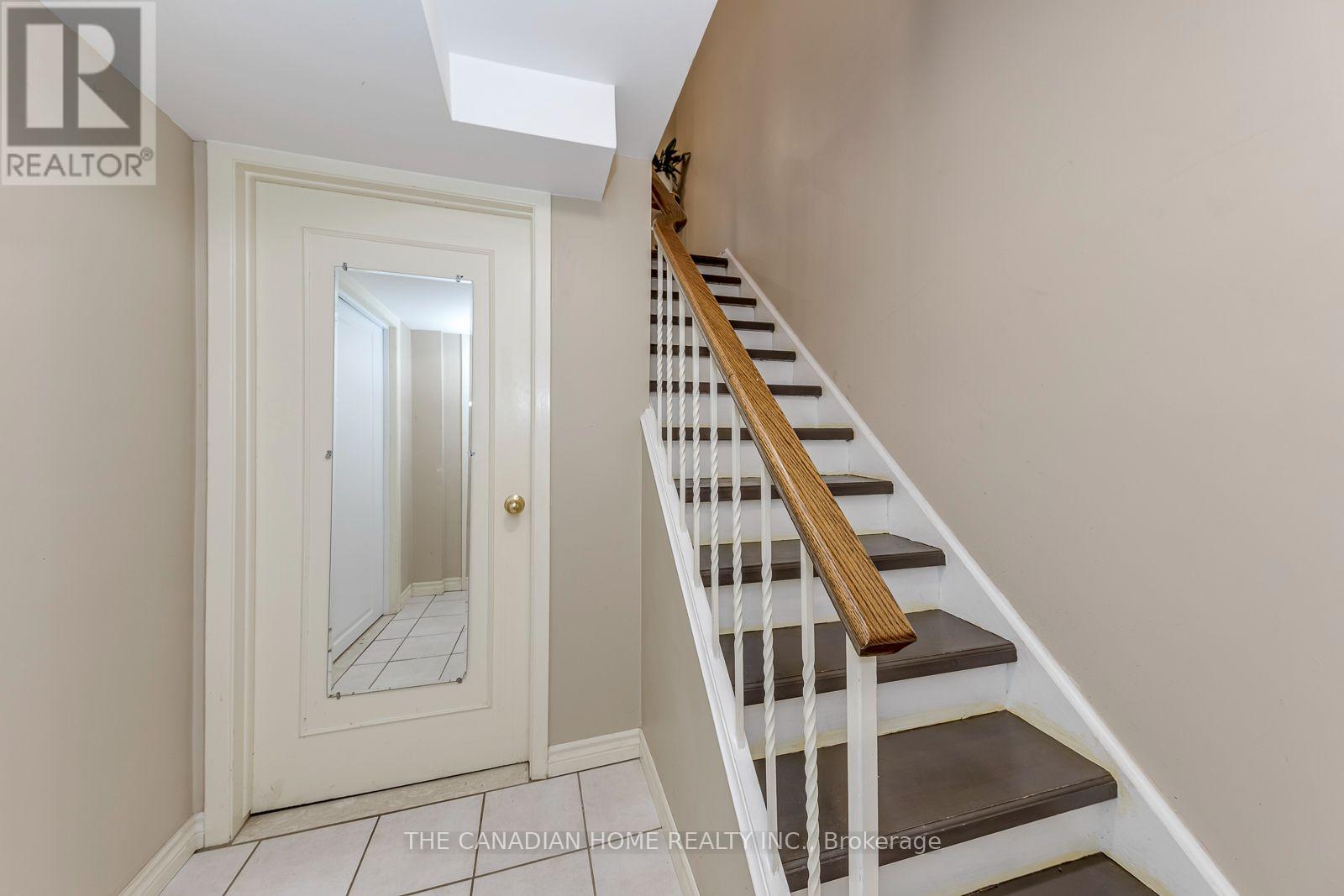#3 2226 UPPER MIDDLE ROAD - 35