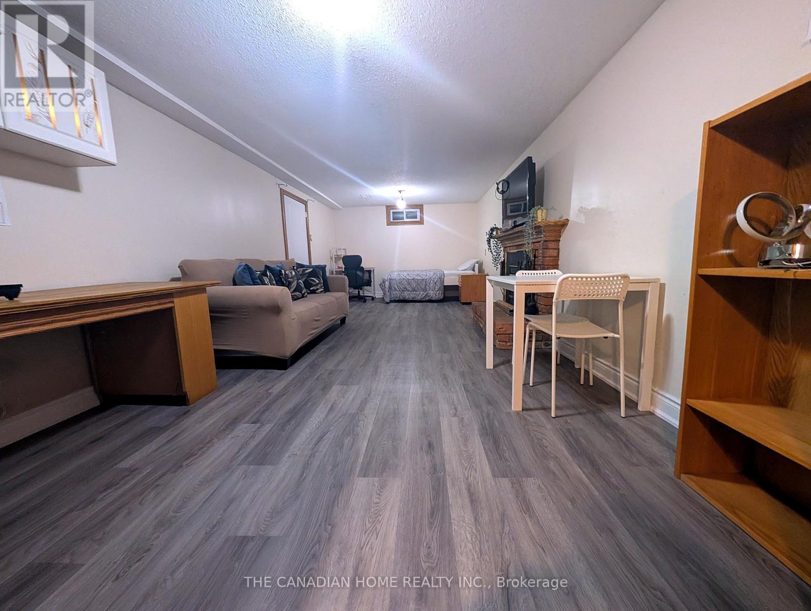 #3 2226 UPPER MIDDLE ROAD - 37