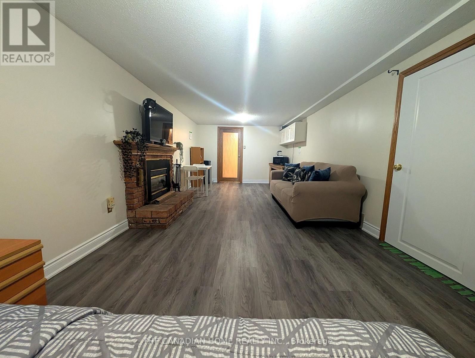 #3 2226 UPPER MIDDLE ROAD - 38