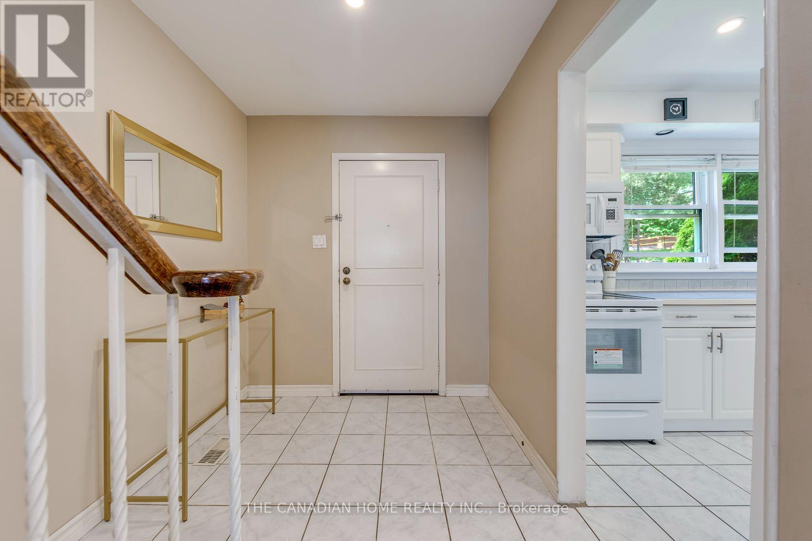 #3 2226 UPPER MIDDLE ROAD - 4