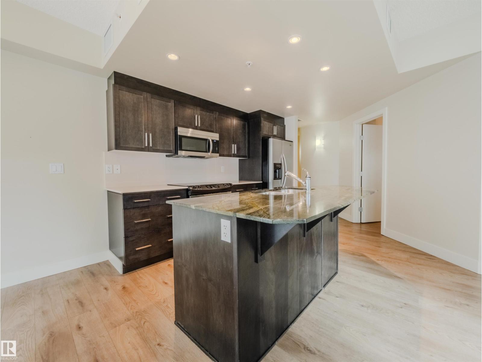 #304 11933 JASPER AV NW - Image 9